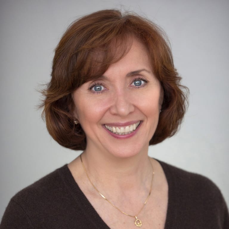 About me inception-app-prod/YjliYjUyNDAtNGYzOS00YjFhLWEyMTEtNWY3M2E3MTUwZTEx/content/2021/09/004_DebKCrop2-HighRes.jpg