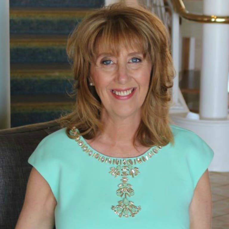 About me inception-app-prod/ZjhkNGFjMGYtNTQwNi00ZWY5LWJmMWQtODlmMDRkNGU5Y2Q2/logo/2018/05/Kristi headshot-3.png