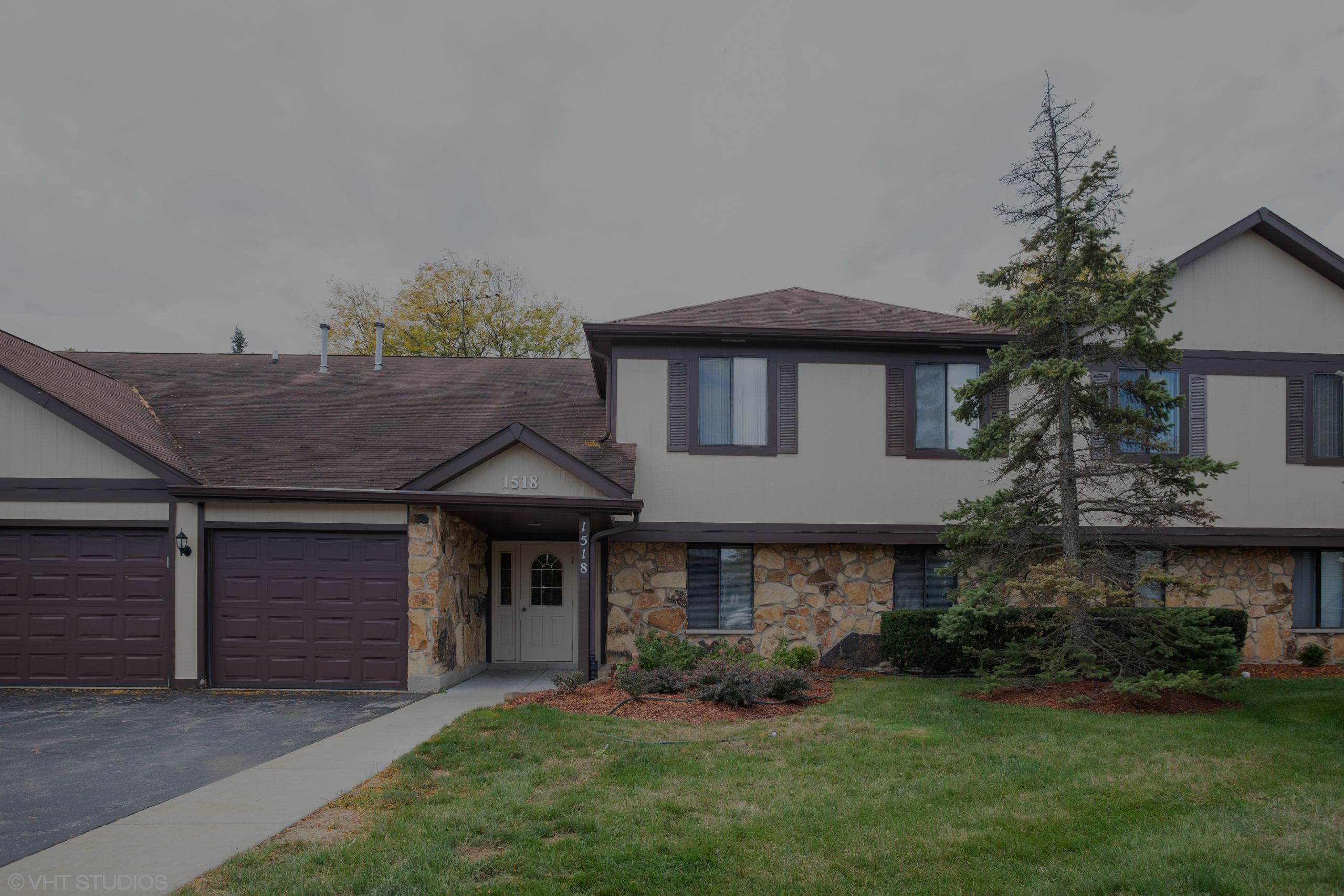 Just Listed in Schaumburg!