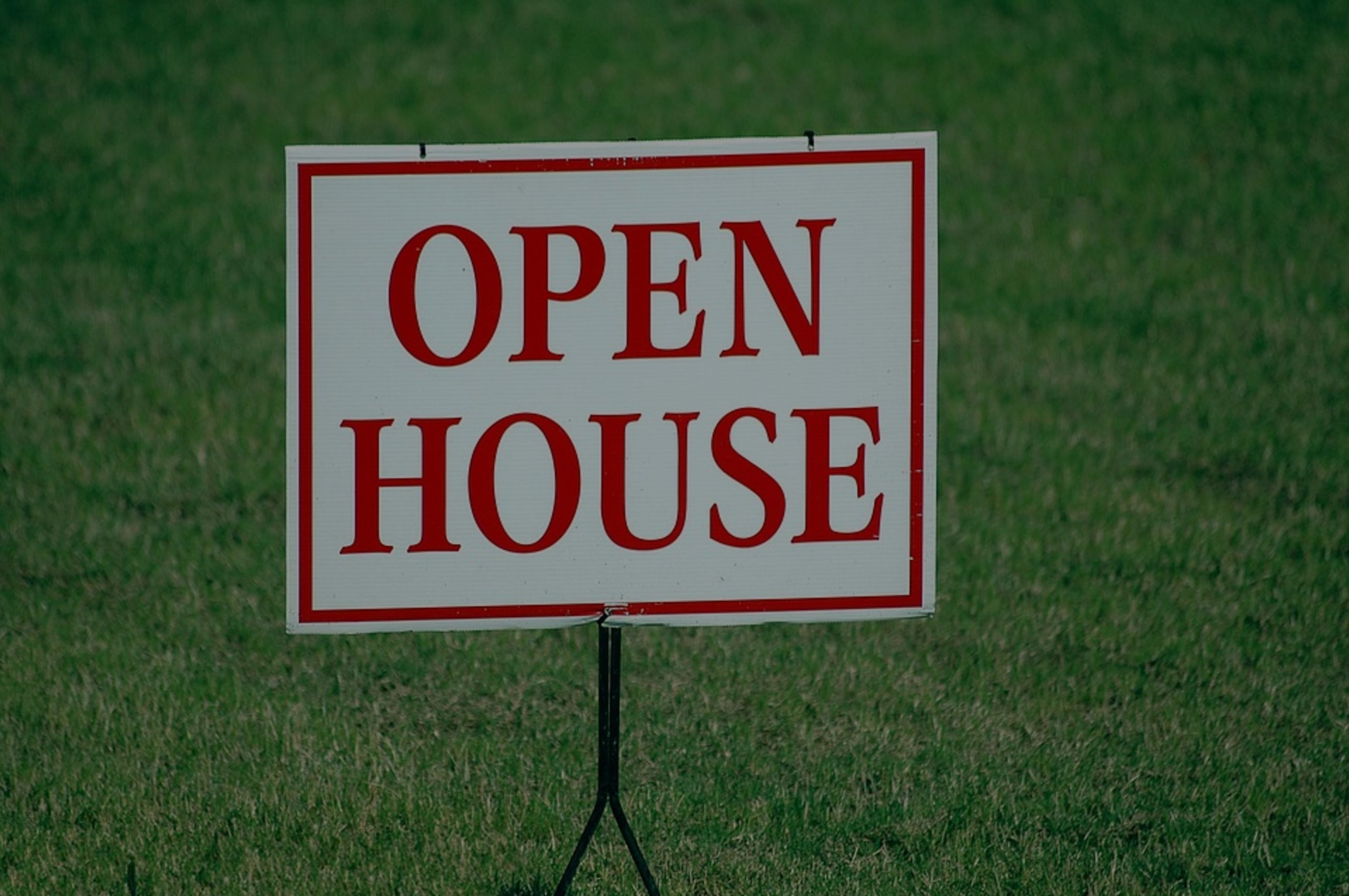 How to Organize an Open House With an Agent