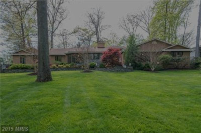 9118 MCDONALD DR, BETHESDA, MD