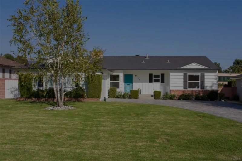 DISHING THE DEETS: Trayer, Glendora