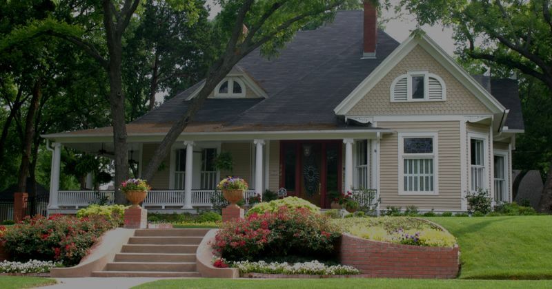 HOW TO UP YOUR CURB APPEAL