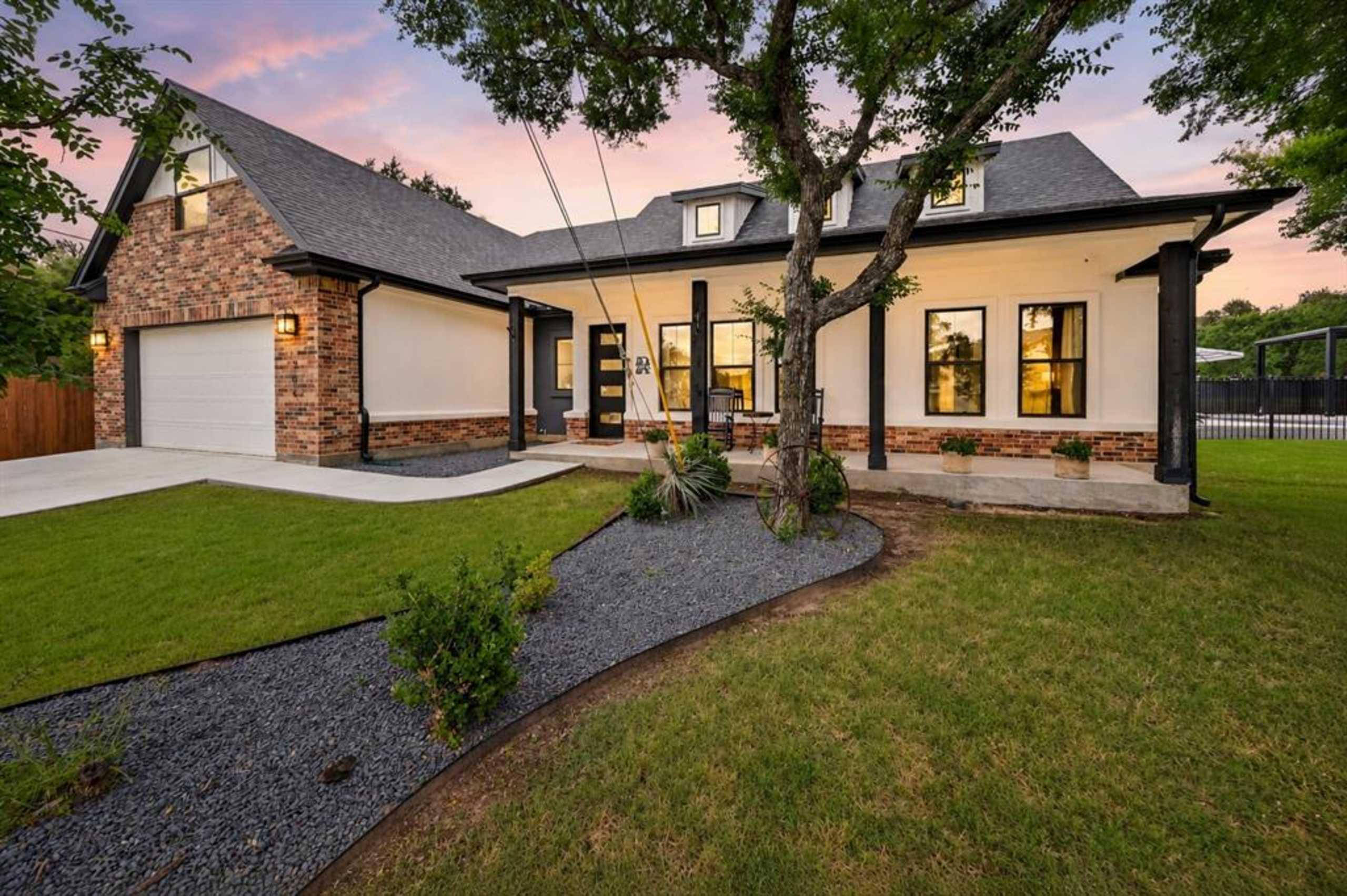 JUST LISTED! - 304 Robinhood Ln - Granite Shoals in Lake LBJ!