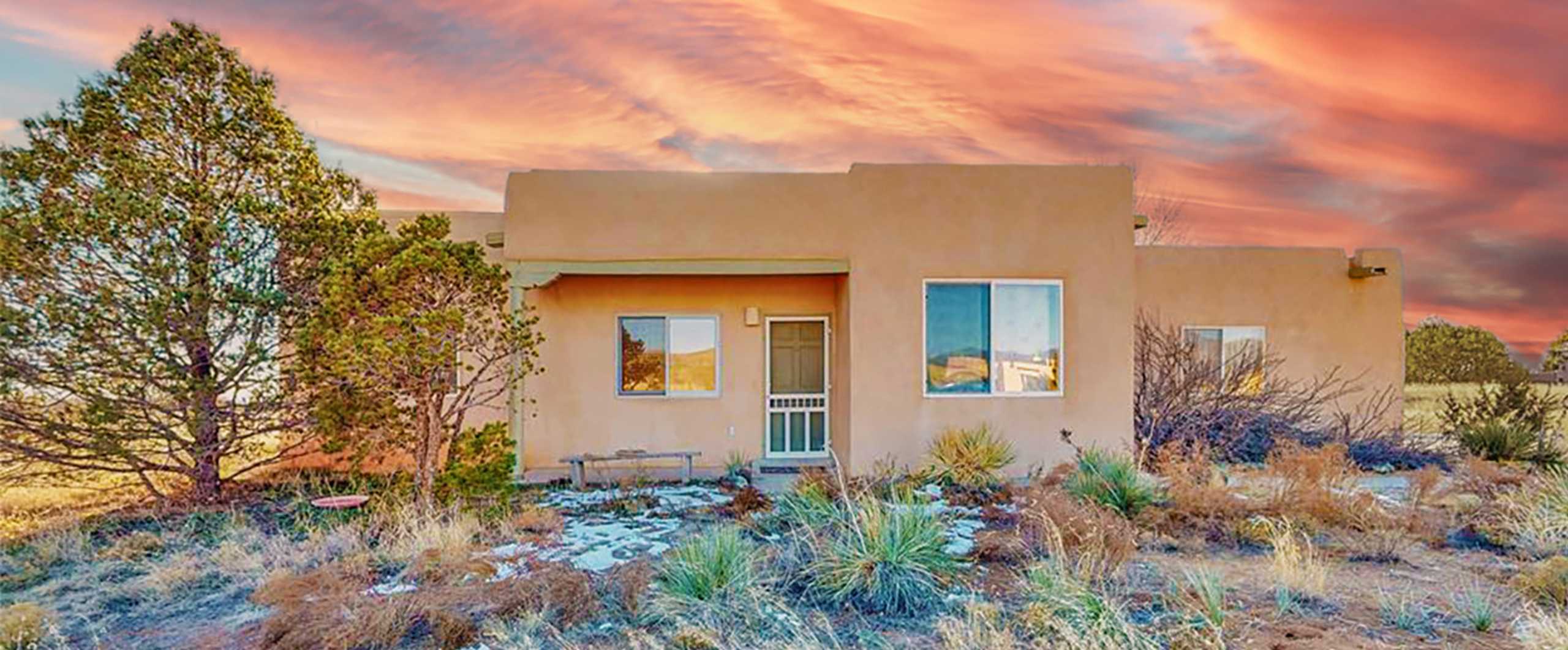 REMARKABLE OPPORTUNITY, GREAT PRICE  ::  4 CALIENTE PLACE  ::  $439,950