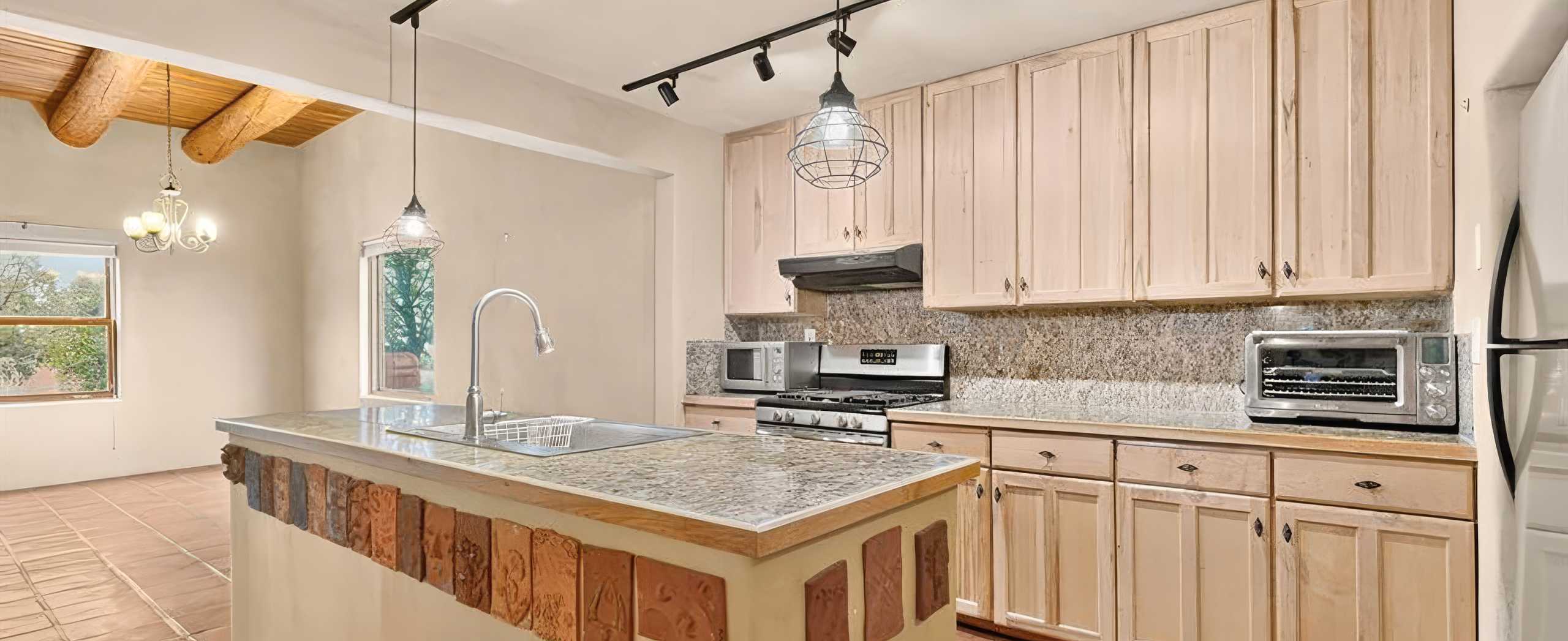 $695,000   |   6 Enebro Place