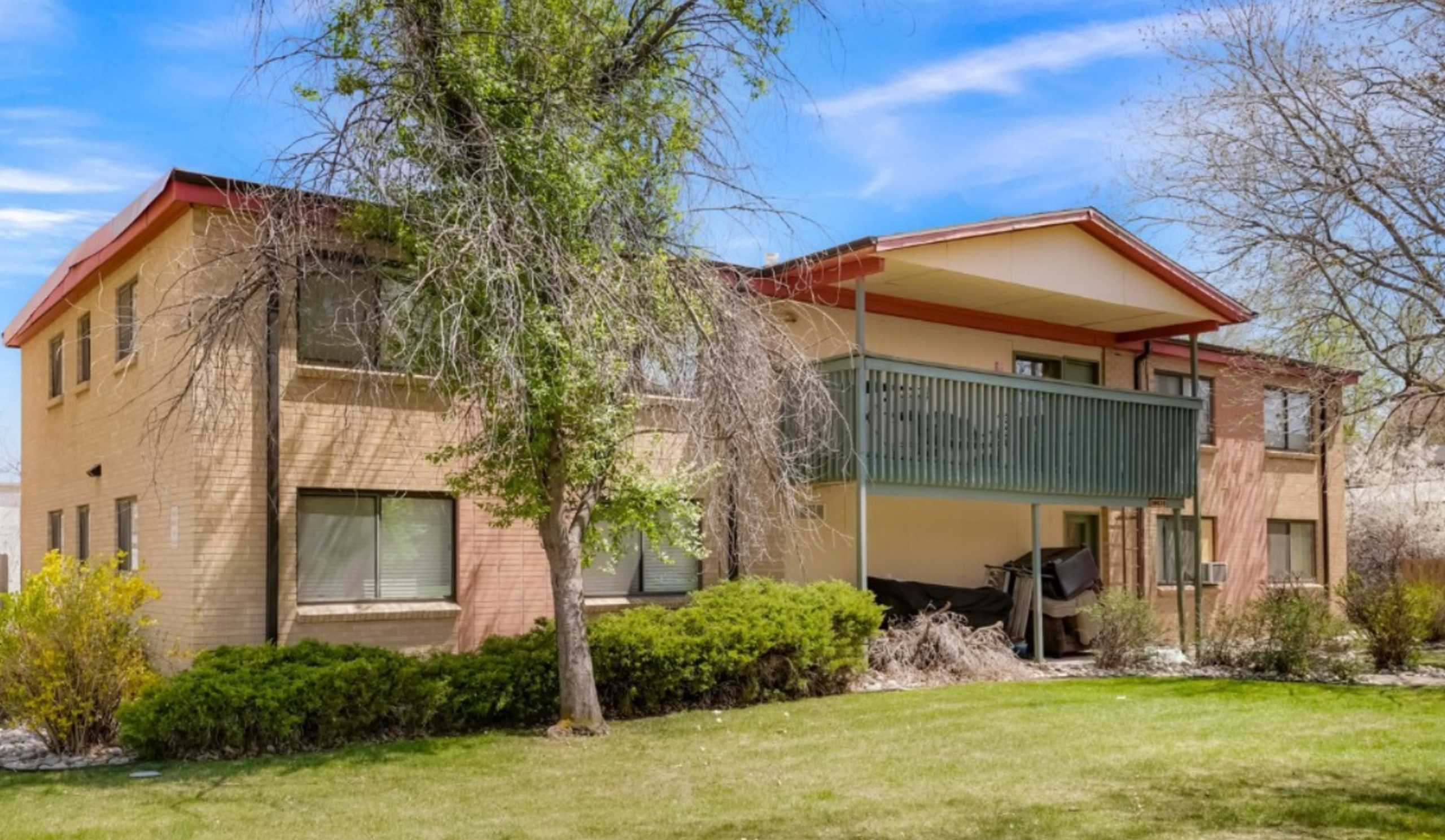 12 Unit Building in Lakewood
