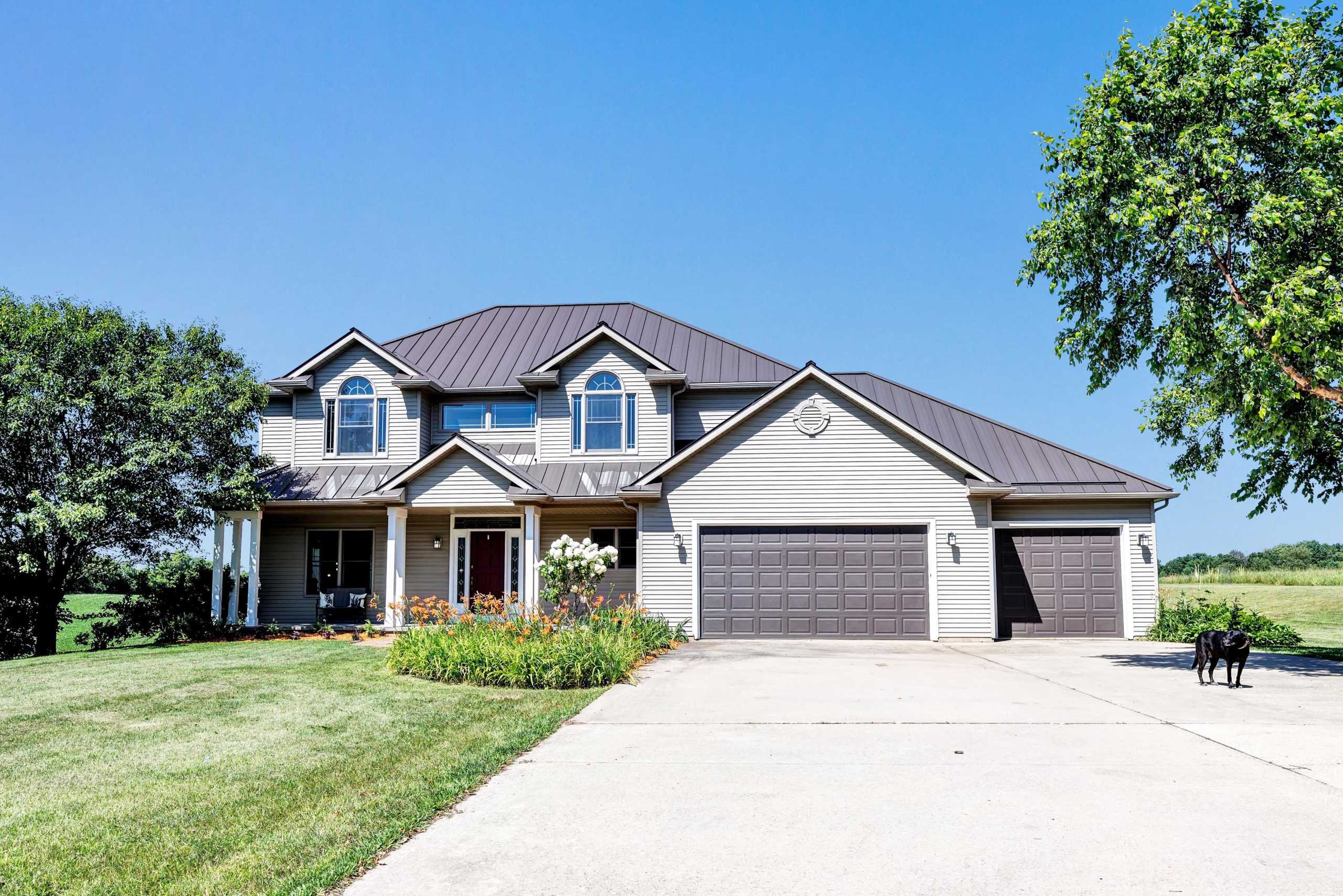 N4043 Morgan Dr, Waupaca, WI 54981