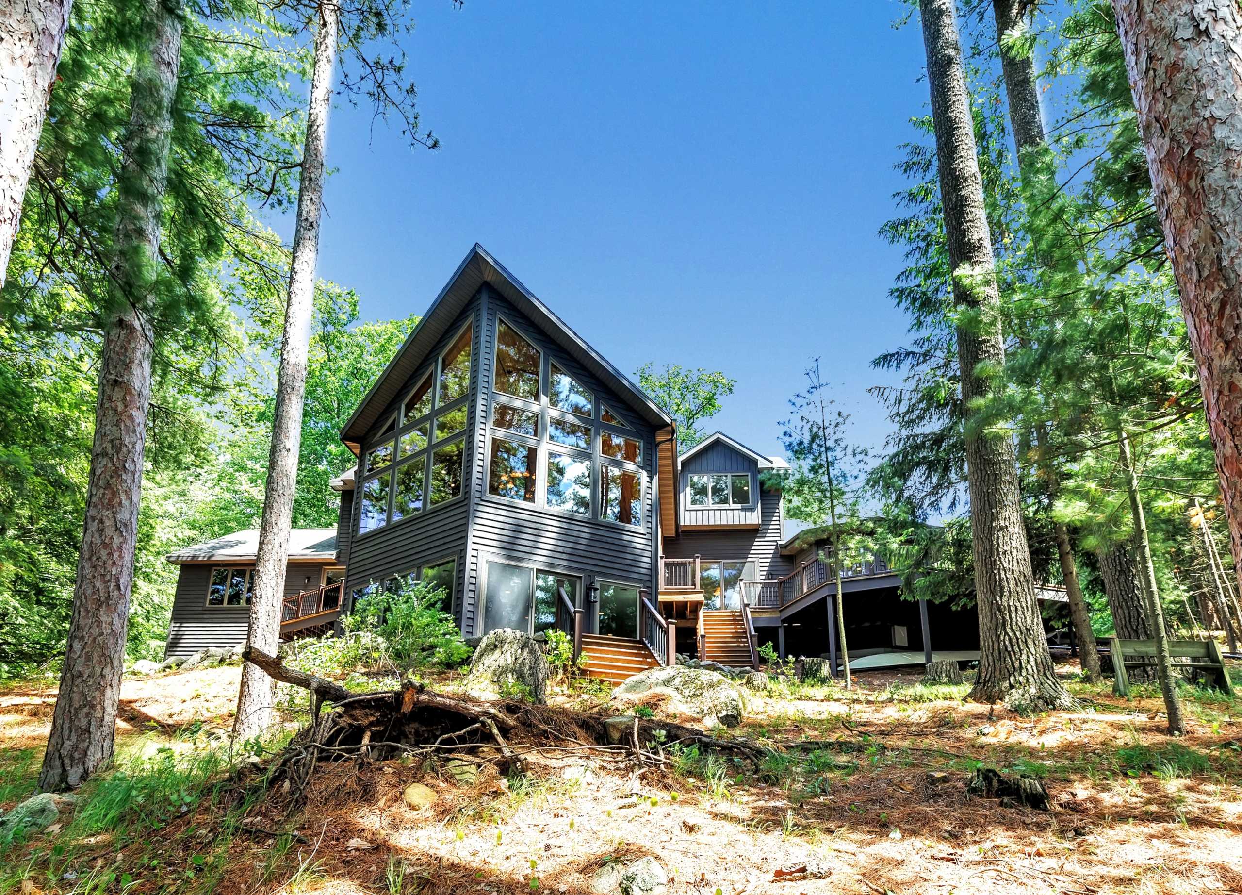 N2950 White Pine Ln, Waupaca, WI 54981