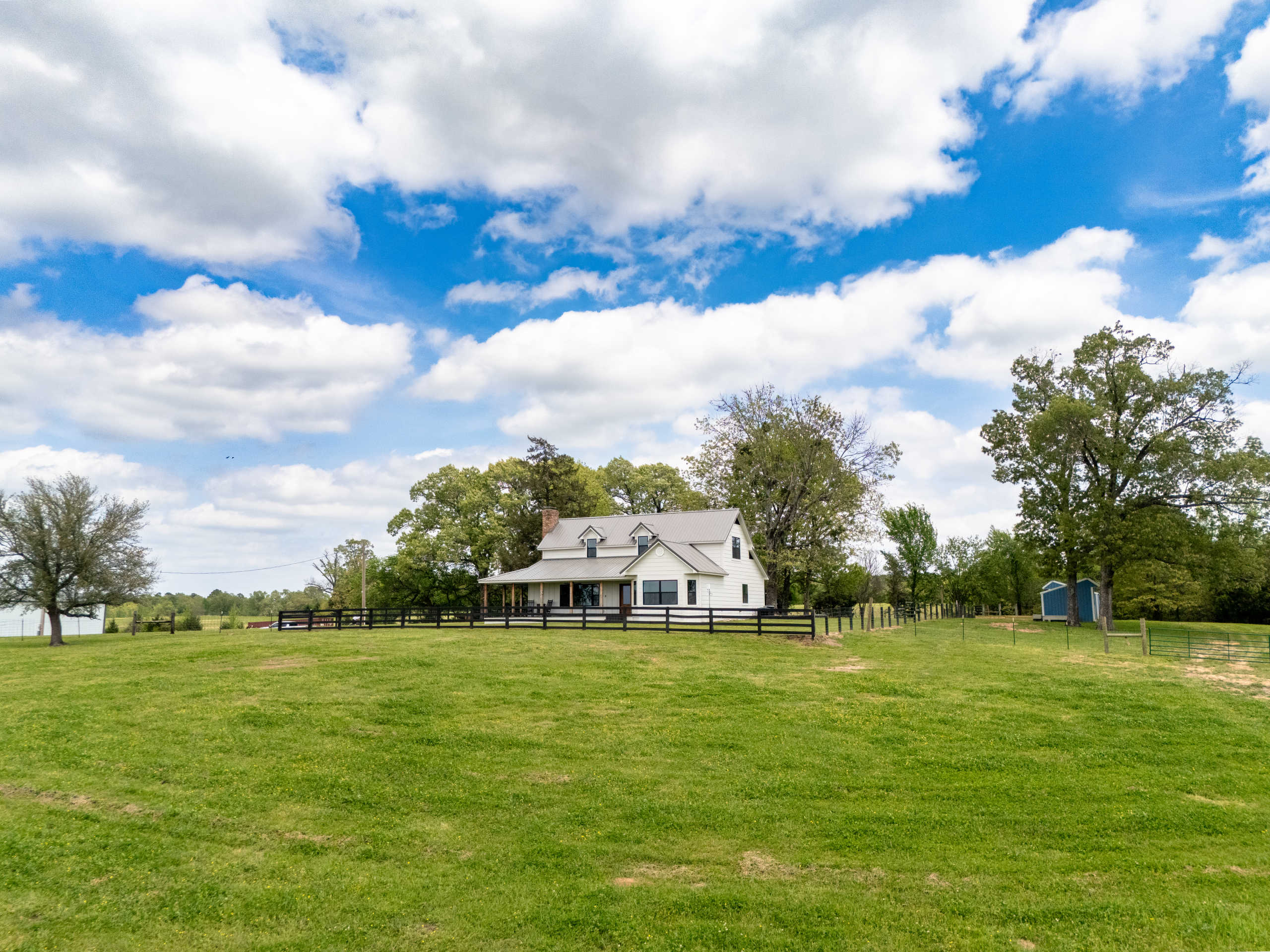 GORGEOUS FARMHOUSE WITH 3 BEDS AND 2 BATHS IN SPENCERVILLE, OK