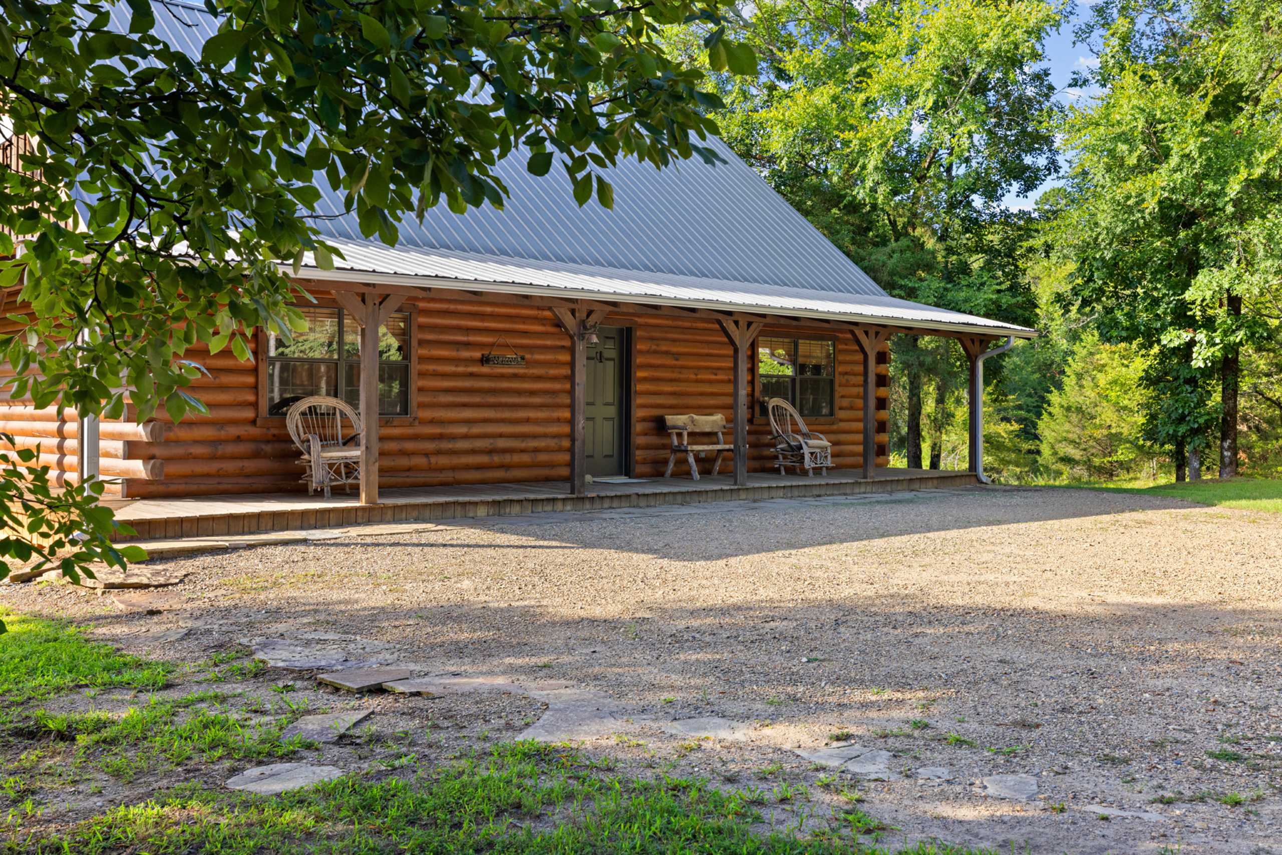 AMAZING CABIN RETREAT WITH SEPERATE GAMEROOM IN WRIGHT CITY, OK