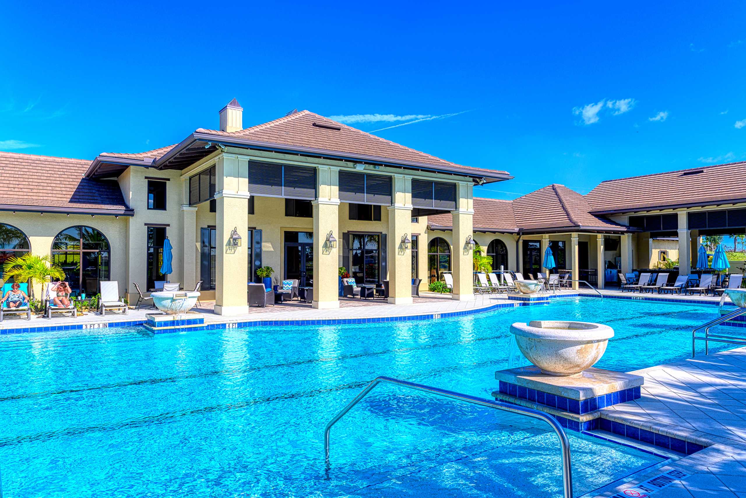 17,000+ square foot lakeside clubhouse