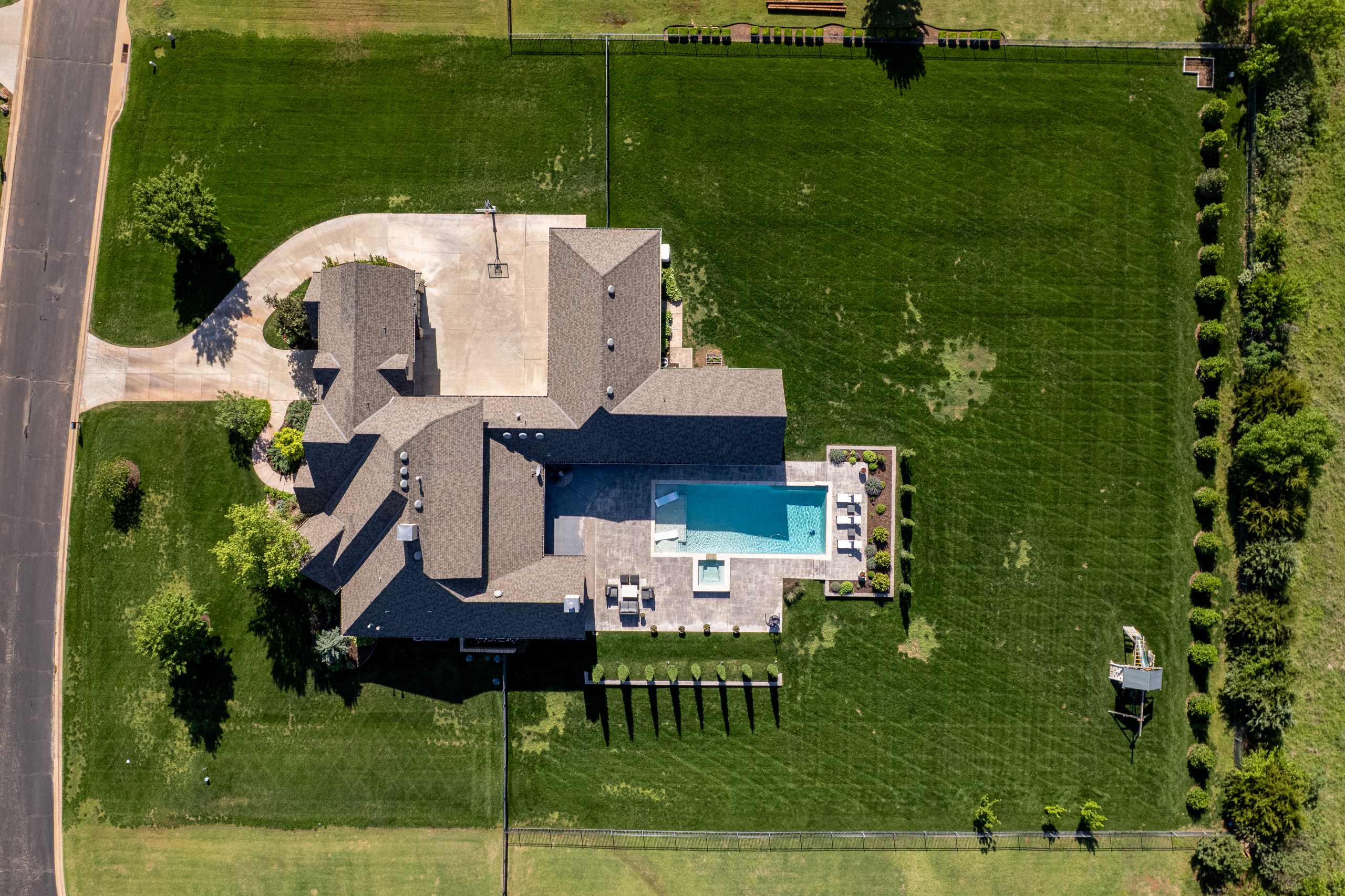 2501 LaBelle Rue