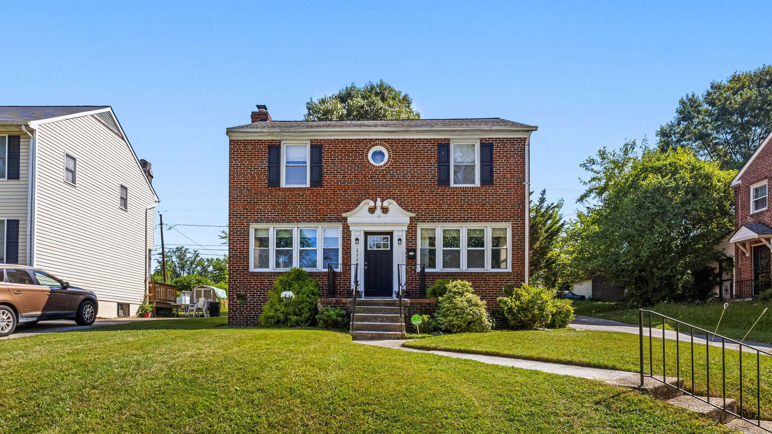 2320 Montebello Terrace - Under Contract