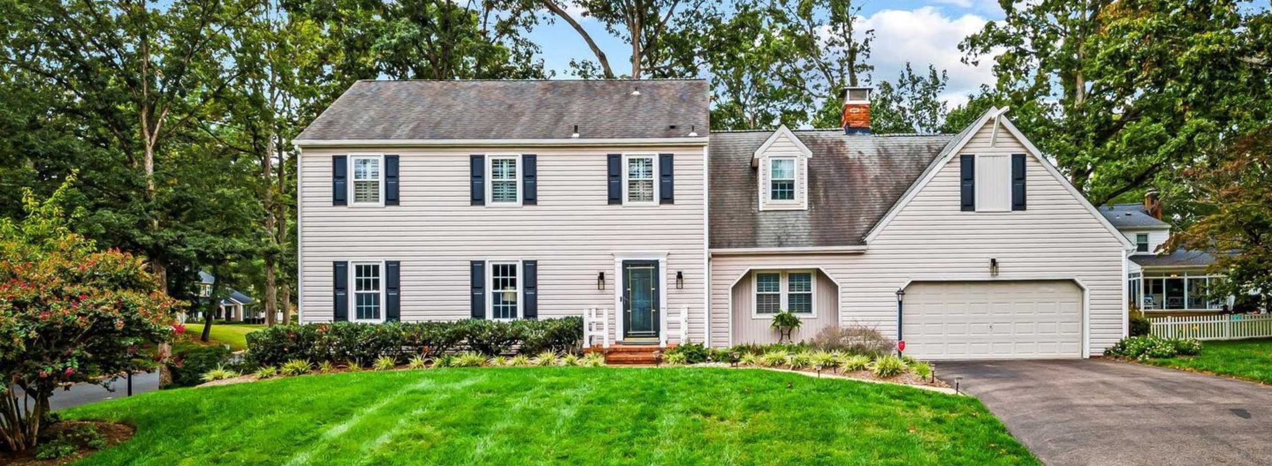 467 Yorkshire Drive - Under Contract