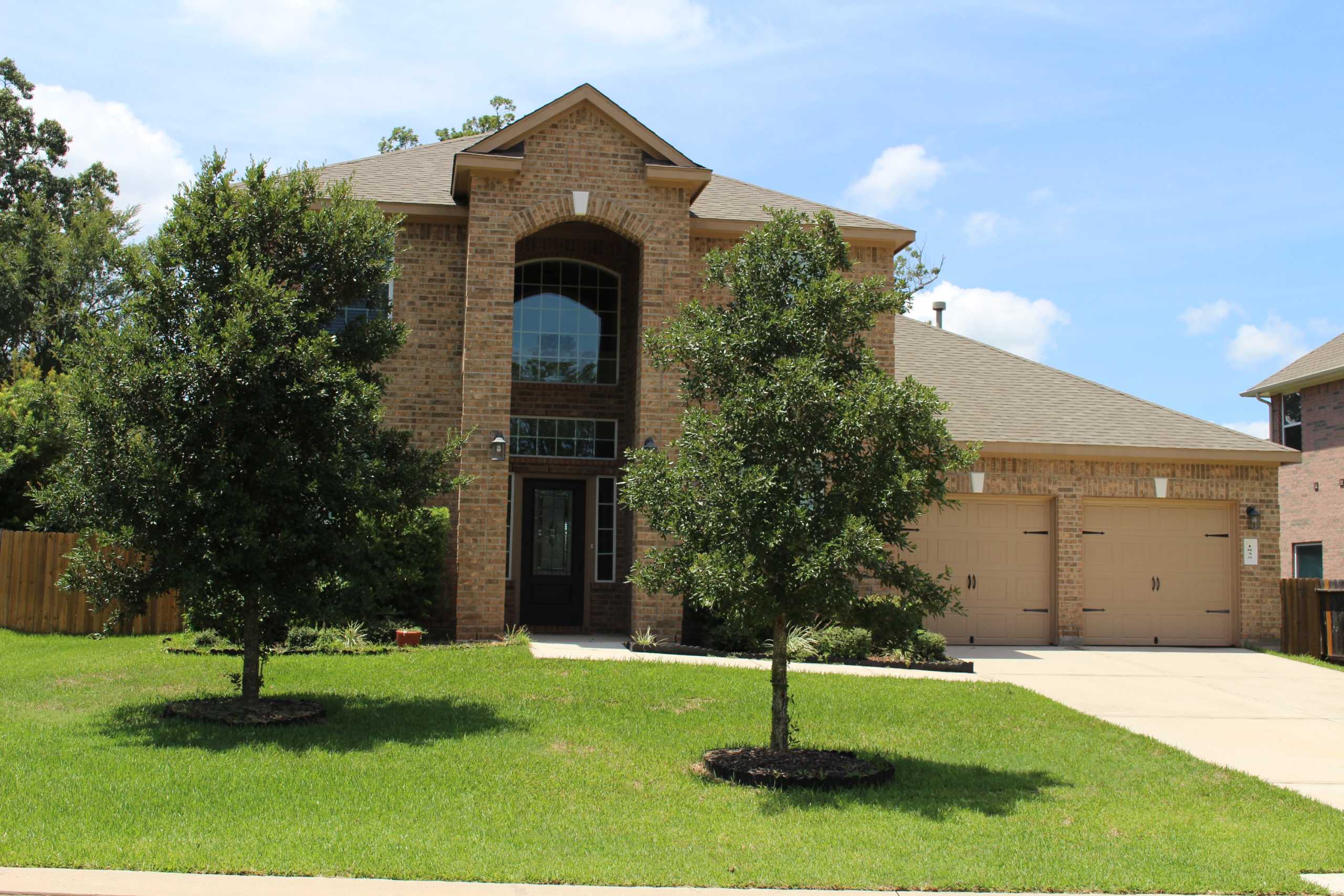 1835 Pembrook Circle - For Sale $279,900
