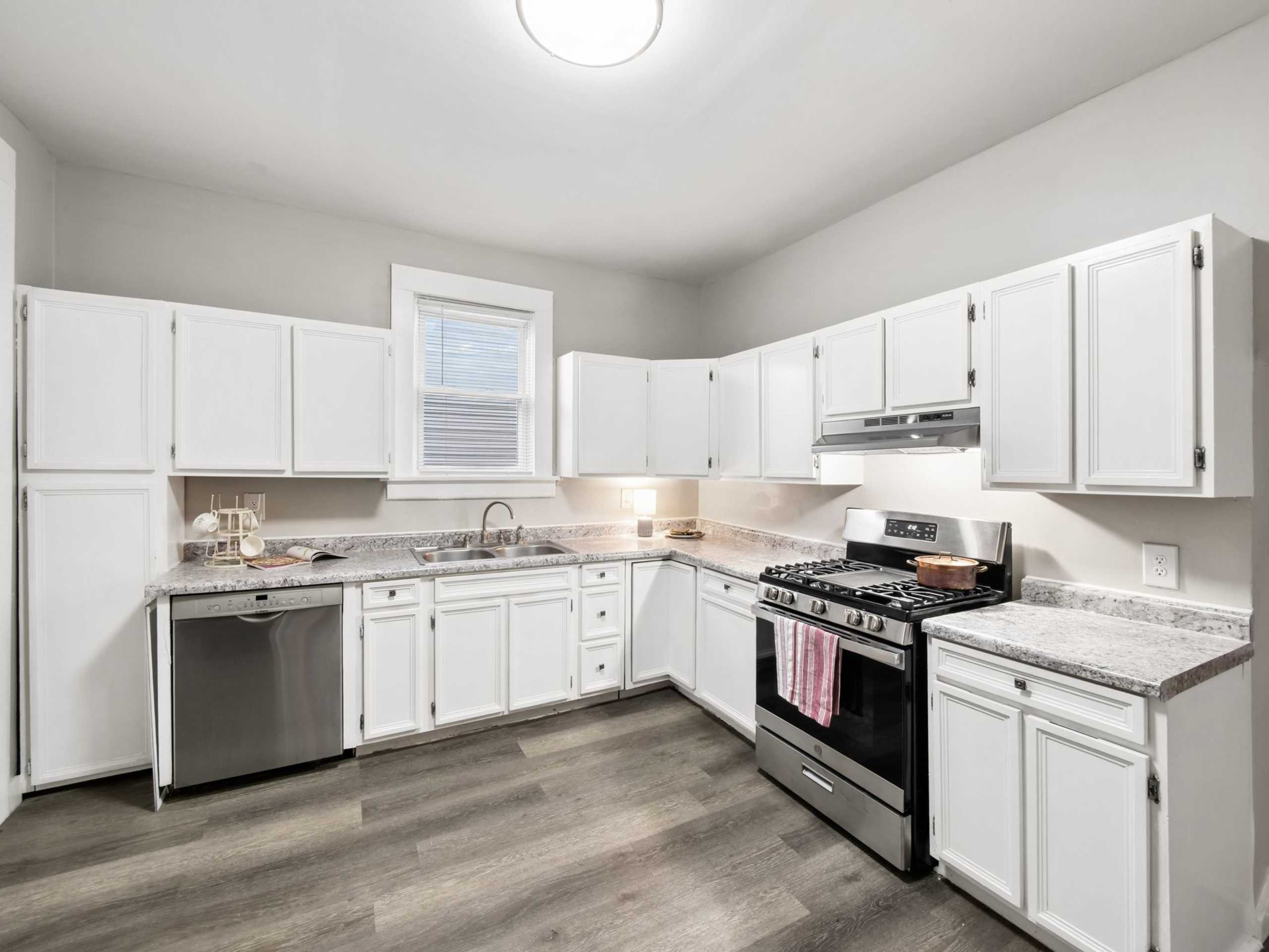 Franklinton home with spacious kitchen and fully applianced.