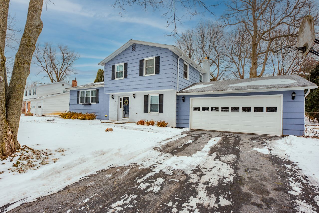 If you are ever considering buying, selling or BOTH at the same time, reach out to Danielle!