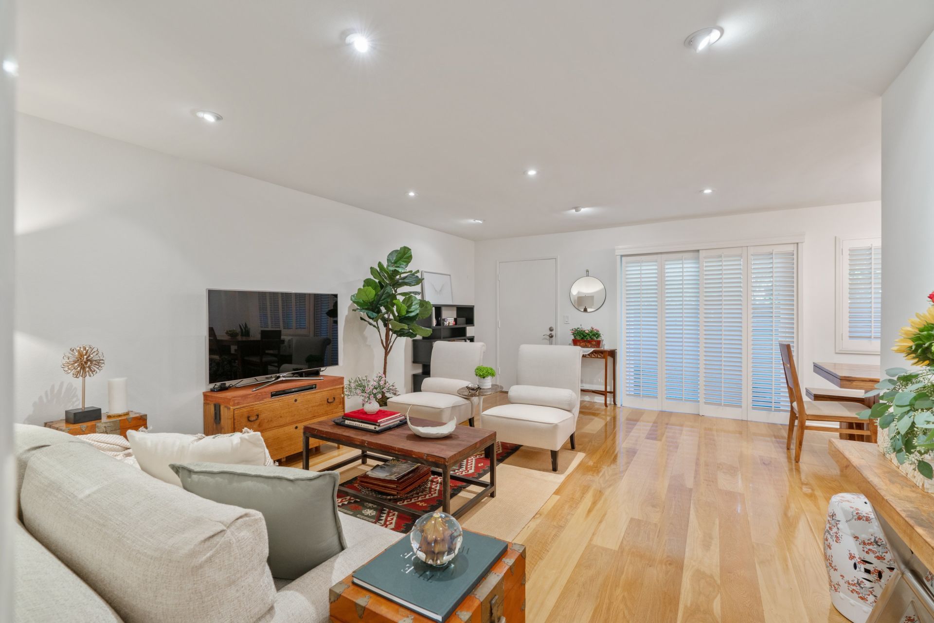 JUST LISTED | 1 Bed + 1 Bath Contemporary Condo in Prime West LA/Palms
