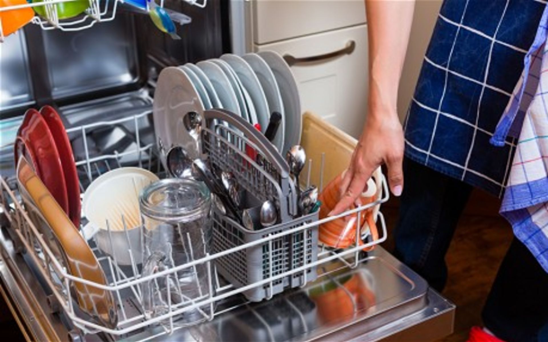 4 Reasons Why You Don&#8217;t Have to Pre-Rinse Your Dishes