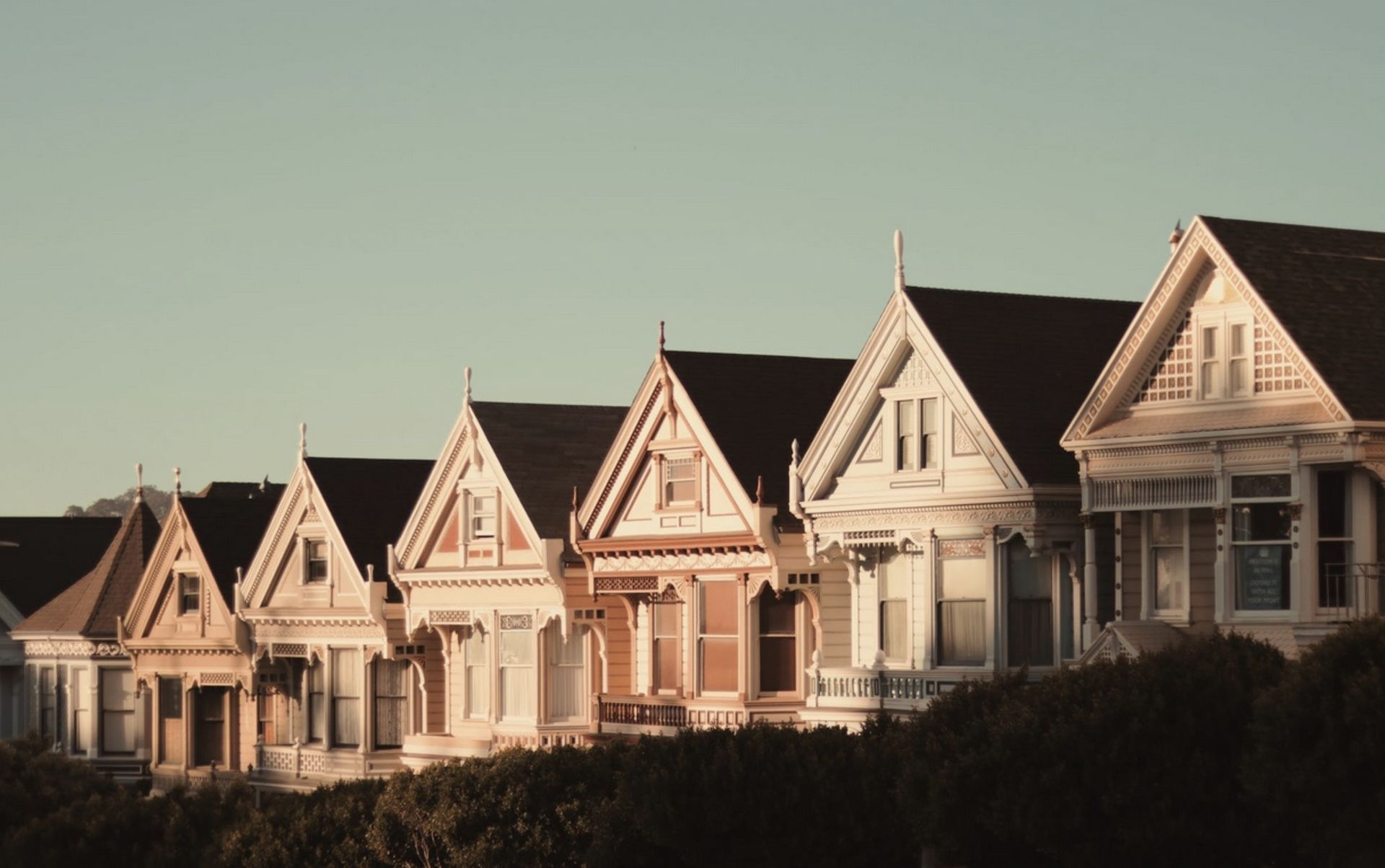 What Are the Experts Saying About the Spring Housing Market?