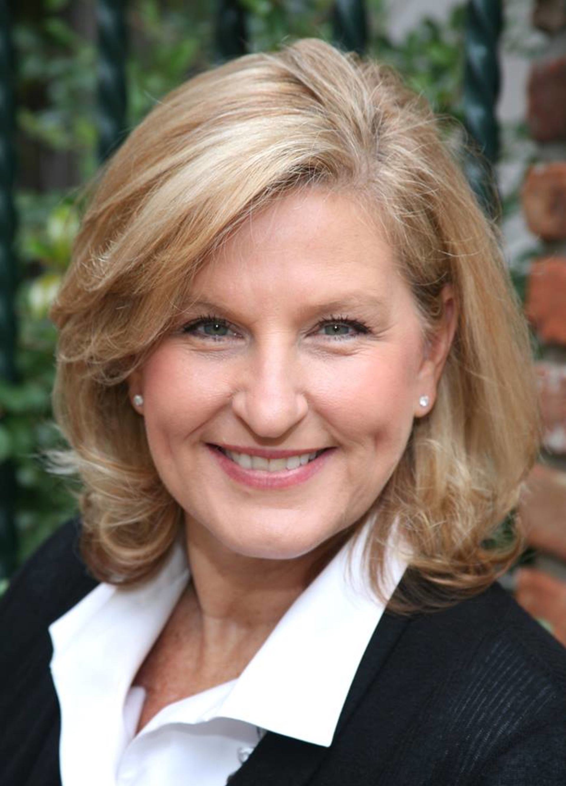 Lisa Gould