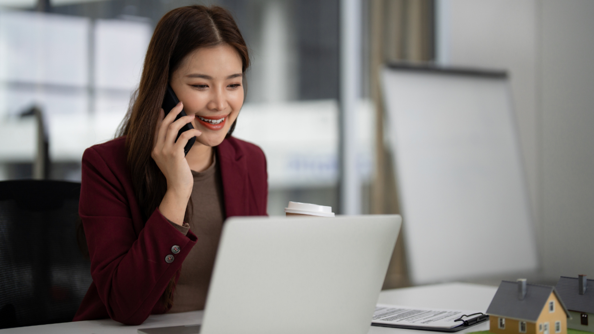 How a Strong Real Estate Agent Controls the Sale From Day One