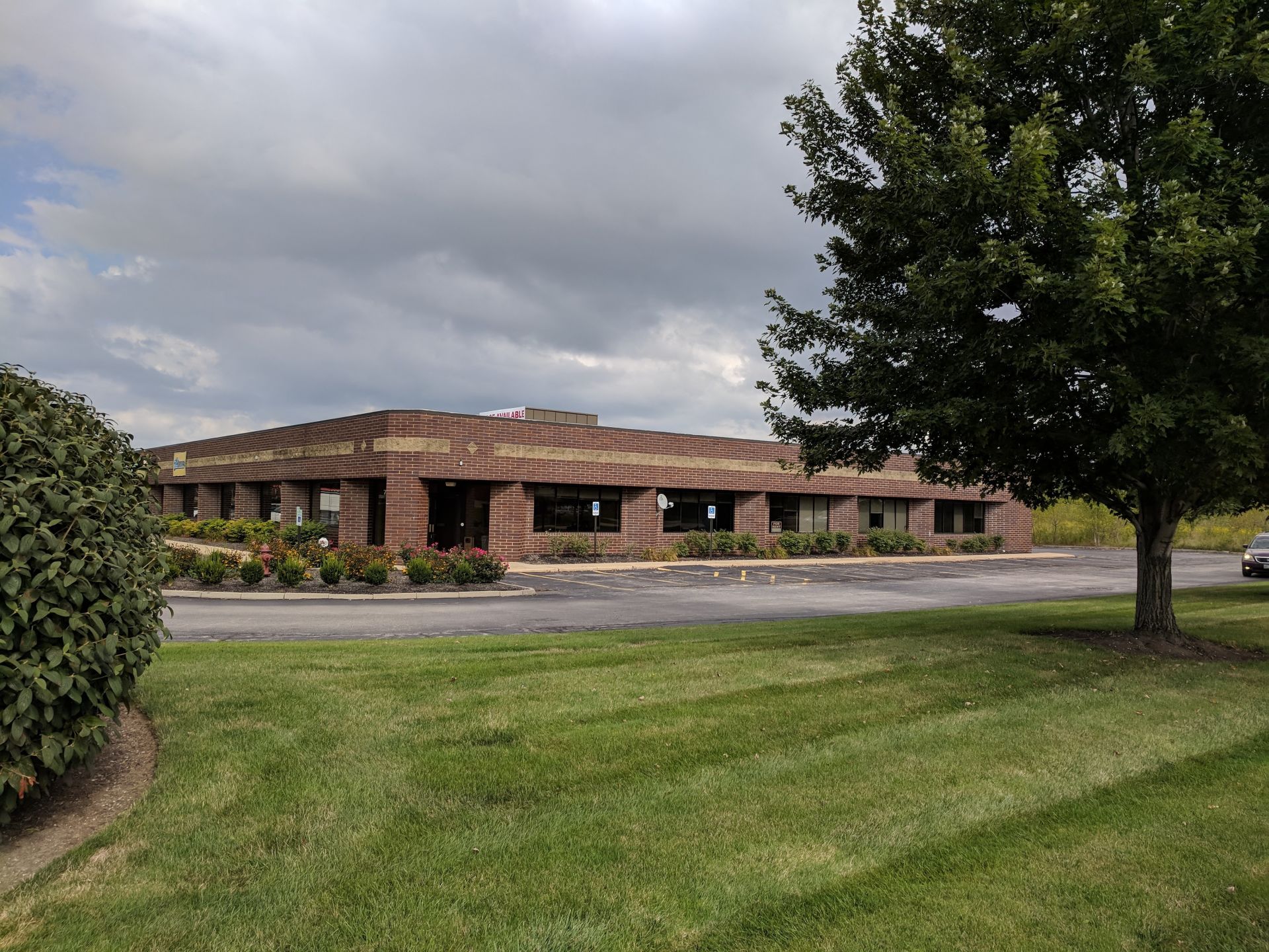 Industrial Condominium-8800 SF Medical/Office Space-For Sale/Lease
