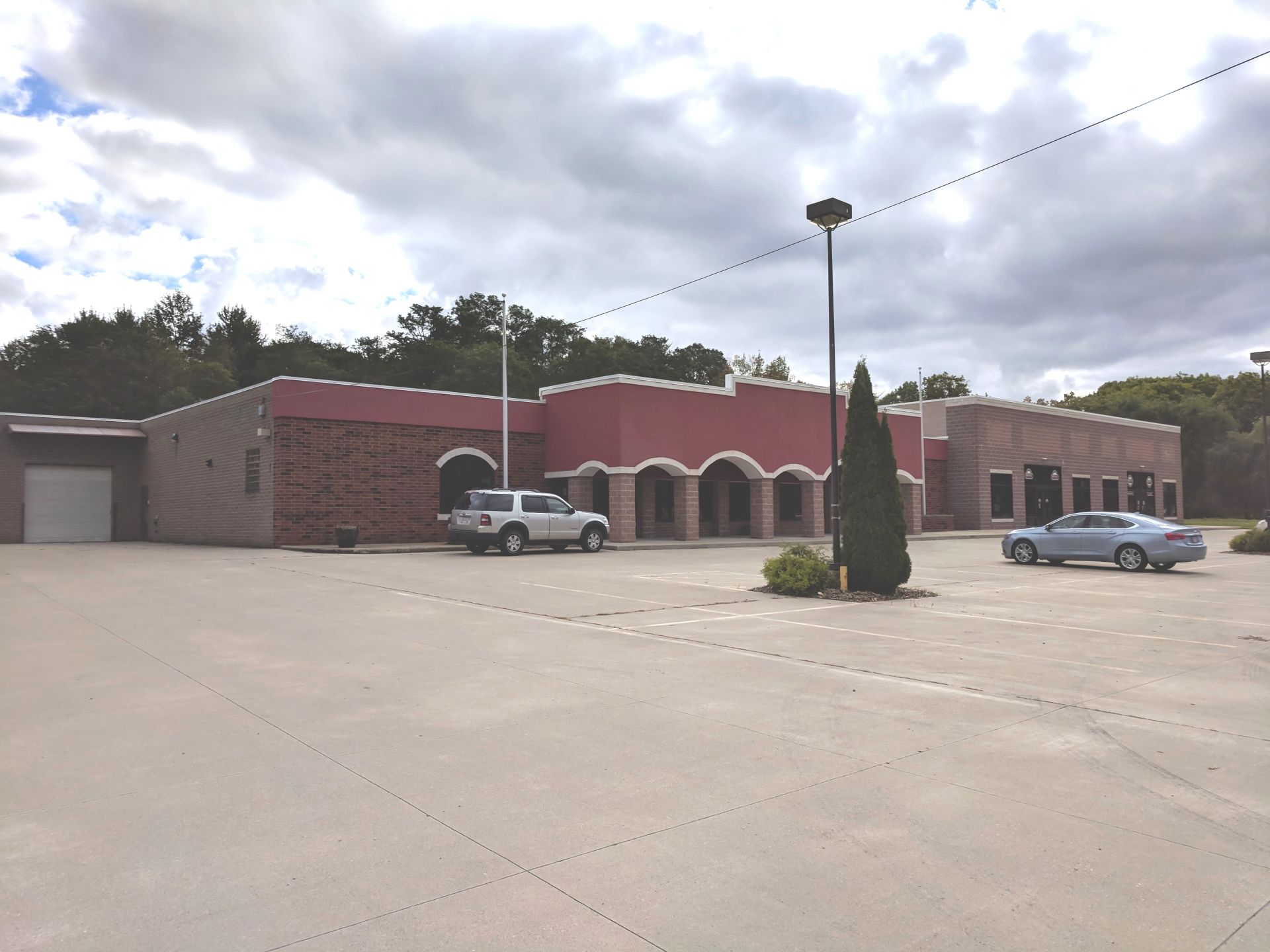 Large Retail Building for Sale in Kirtland, Ohio.