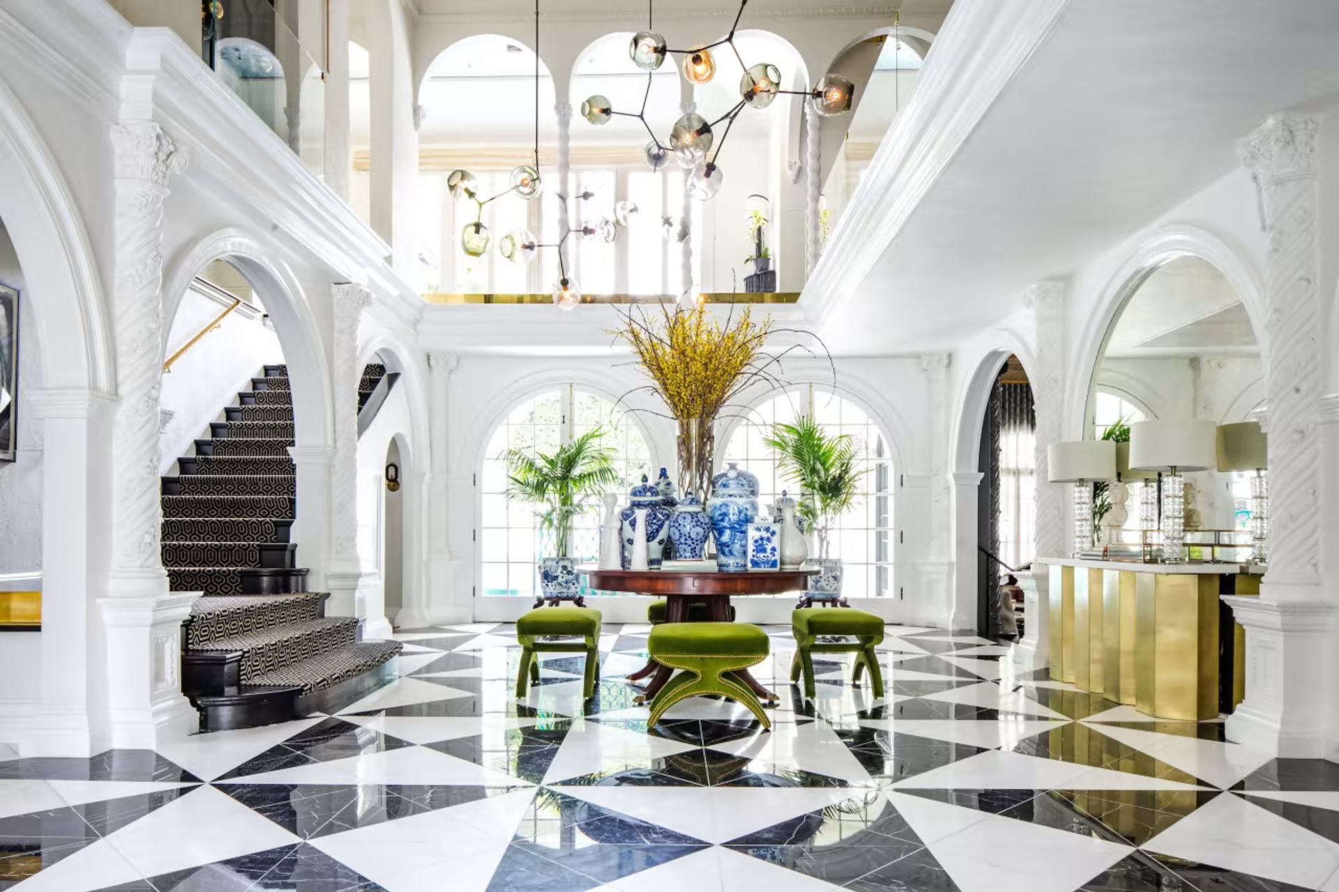 Crafting an Impressive Foyer and Elevating Ambiance
