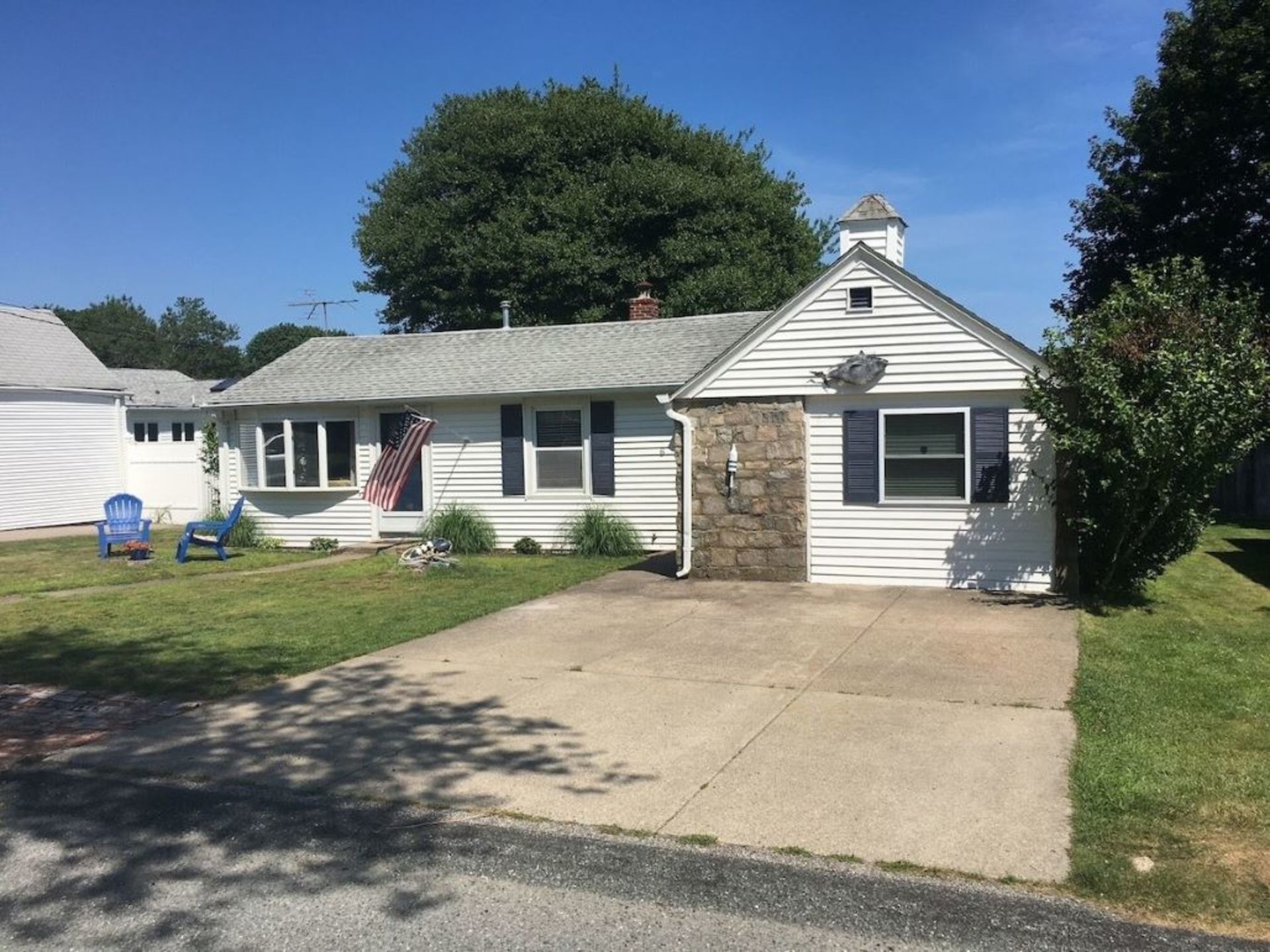 2026 SUMMER VACATION RENTAL 6 FRANCES AVE., NARRAGANSETT, RI $2800 PER WEEK