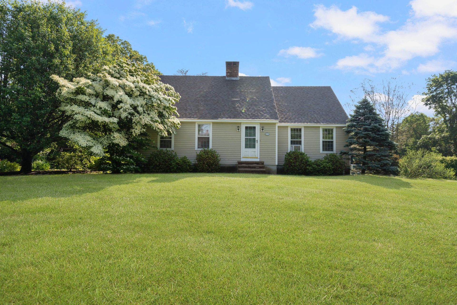 SOLD 2477 KINGSTOWN ROAD, SOUTH KINGSTOWN, RI 02881  $695,000