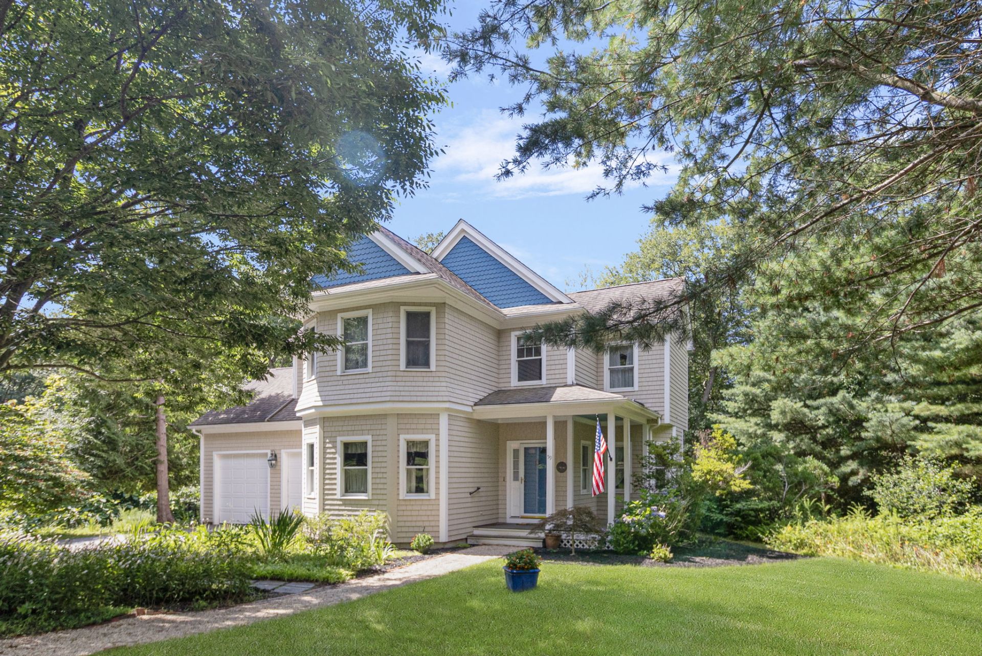 UNDER CONTRACT 59 SYLVAN WAY, SOUTH KINGSTOWN, RI 02881 $899,900