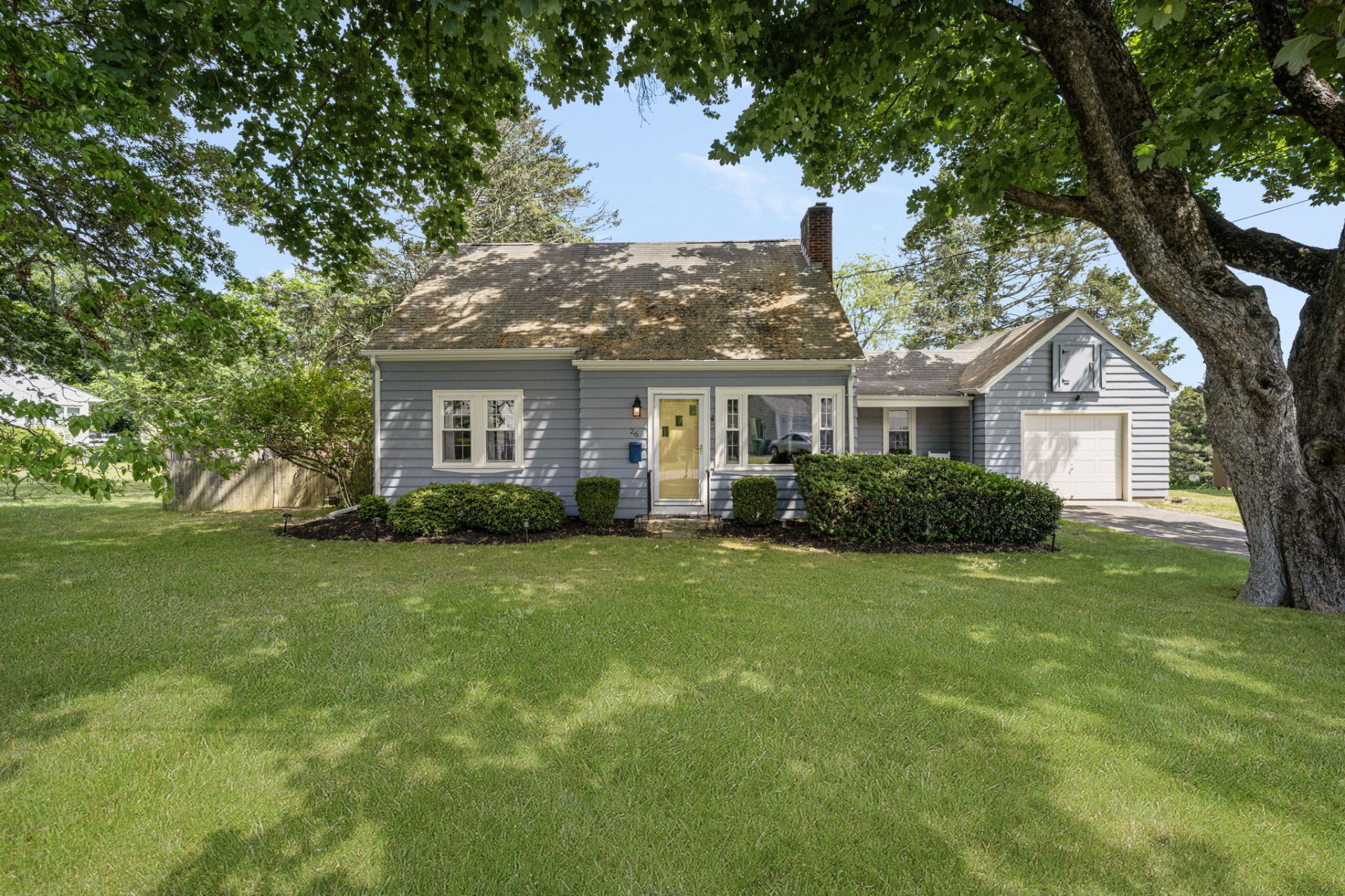 UNDER CONTRACT $699,900  26 TARLETON ROAD, SOUTH KINGSTOWN, RI 02879
