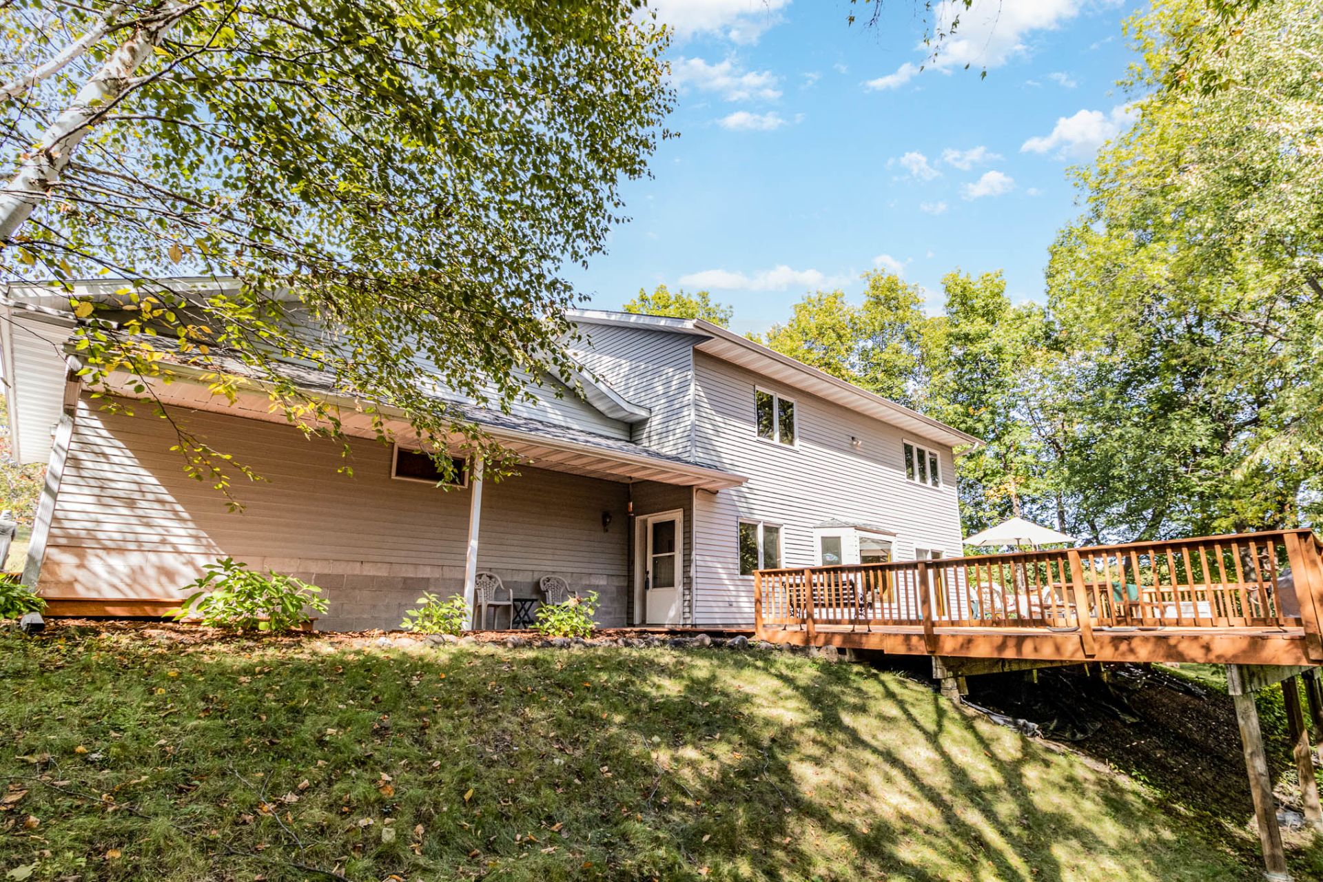 Lindstrom – Private Views – 4 bedroom 3 bath home is ready for new owners!!