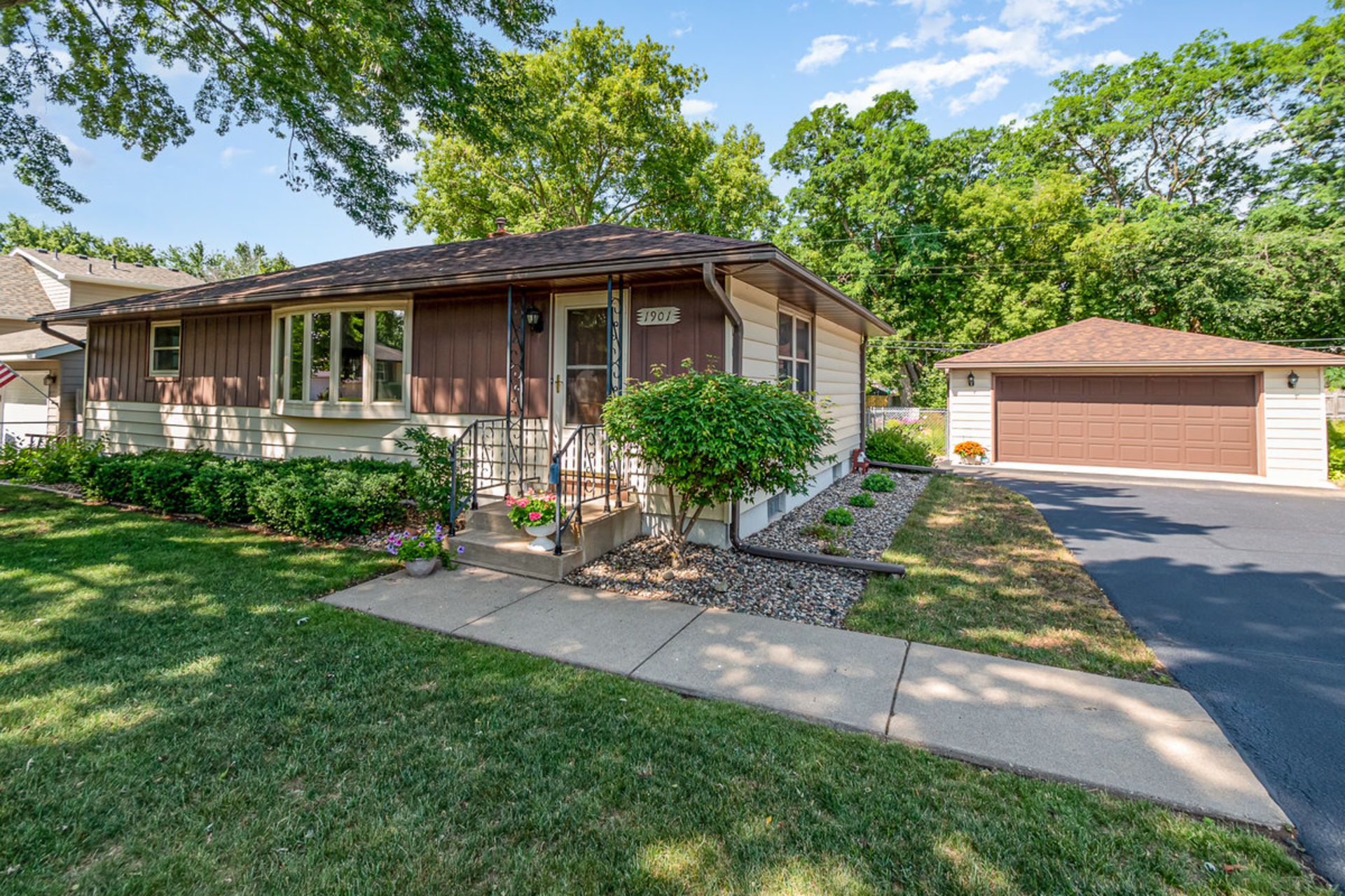 SOLD! Wonderful Maplewood location!