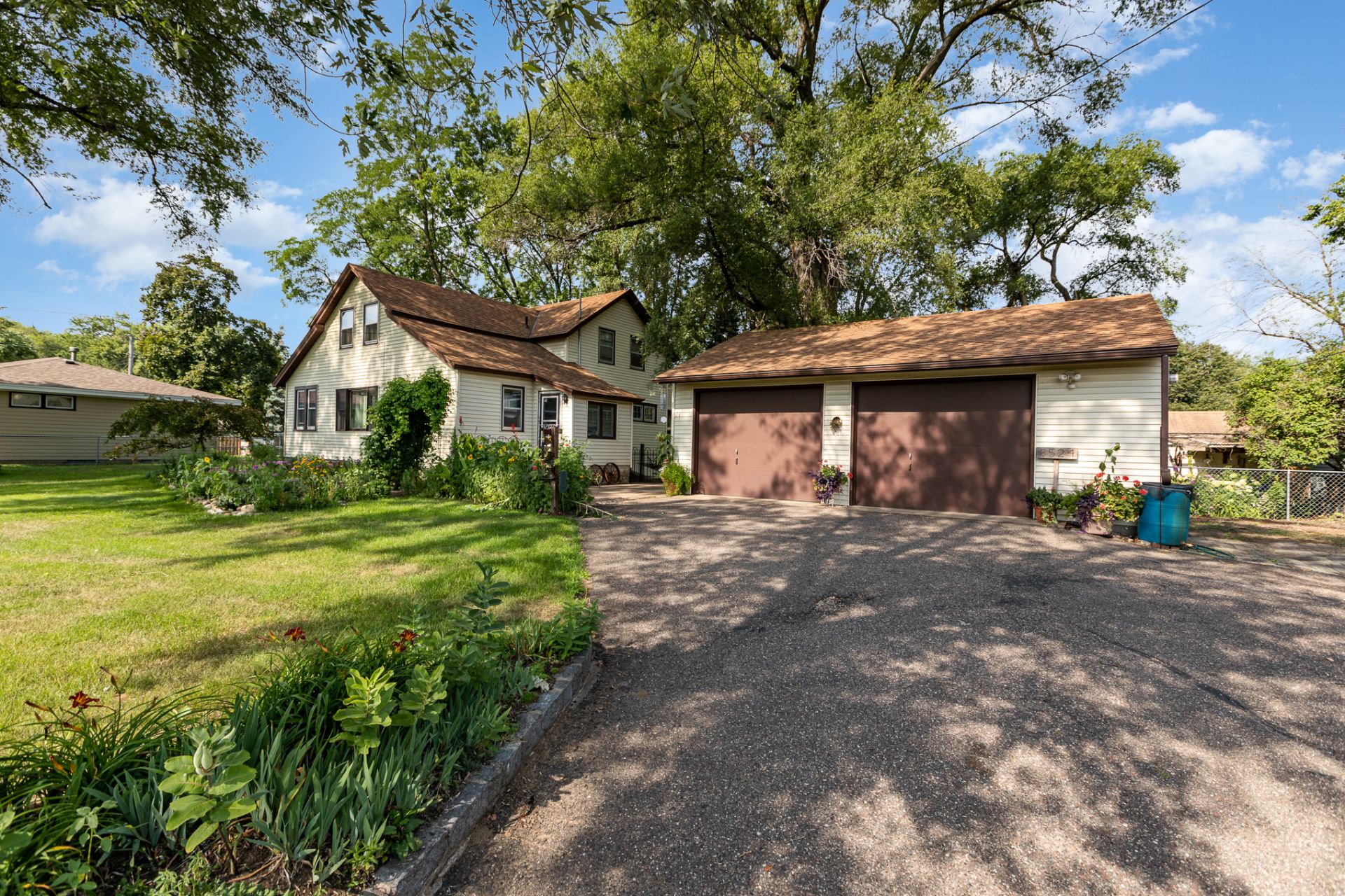 Fridley – Beautiful Half Acre Lot!