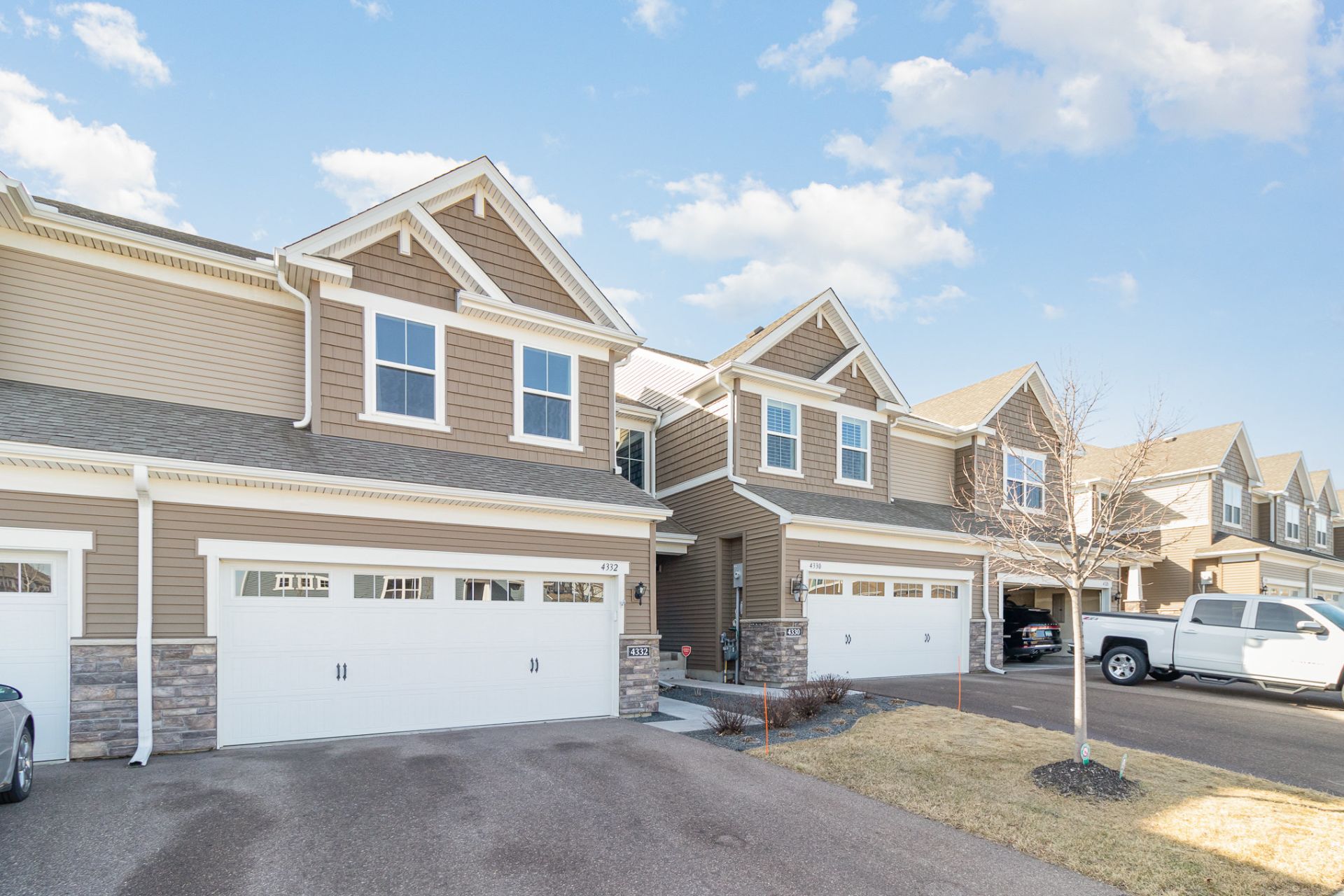 Woodbury Townhome – 3 Bedrooms/2 Baths, 2 Car Garage