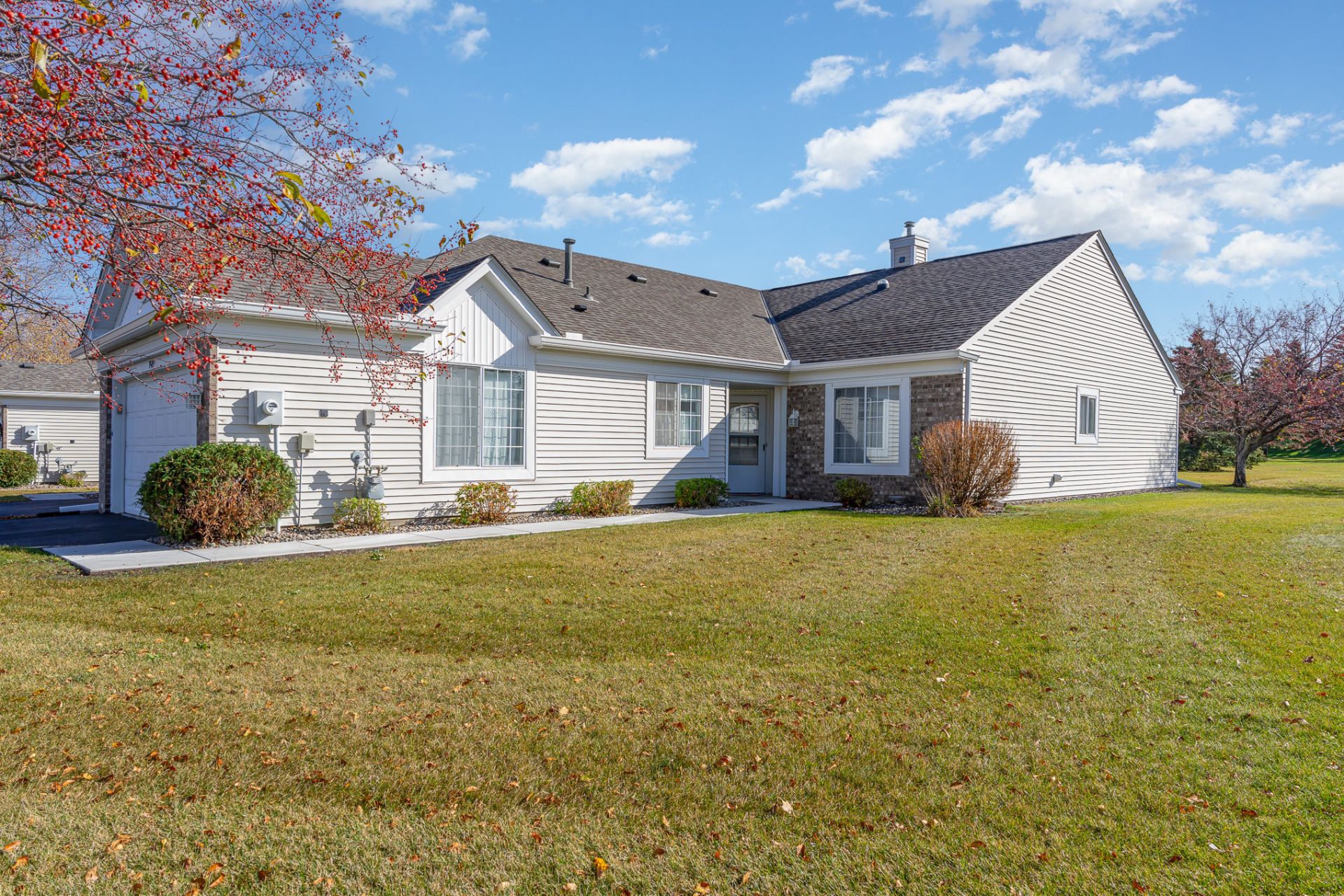 SOLD! End Unit One Level Townhome in Woodbury