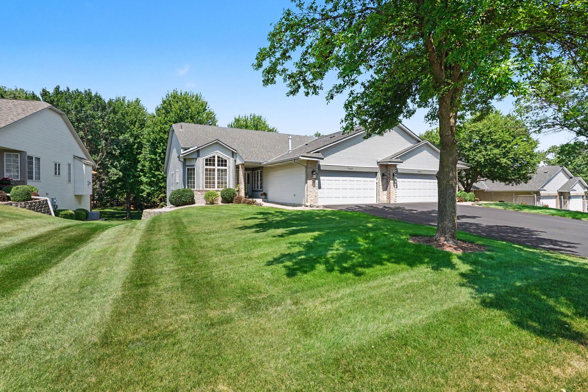 OPEN HOUSE Sun, Aug 9, 12-2pm,  Woodbury 4 BR, 3 BA Townhome