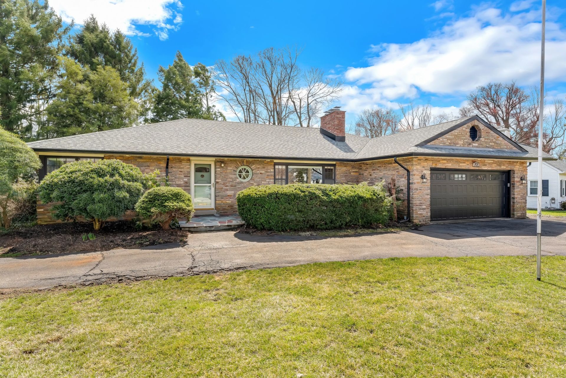 701 SUNSET ROAD GLENSIDE