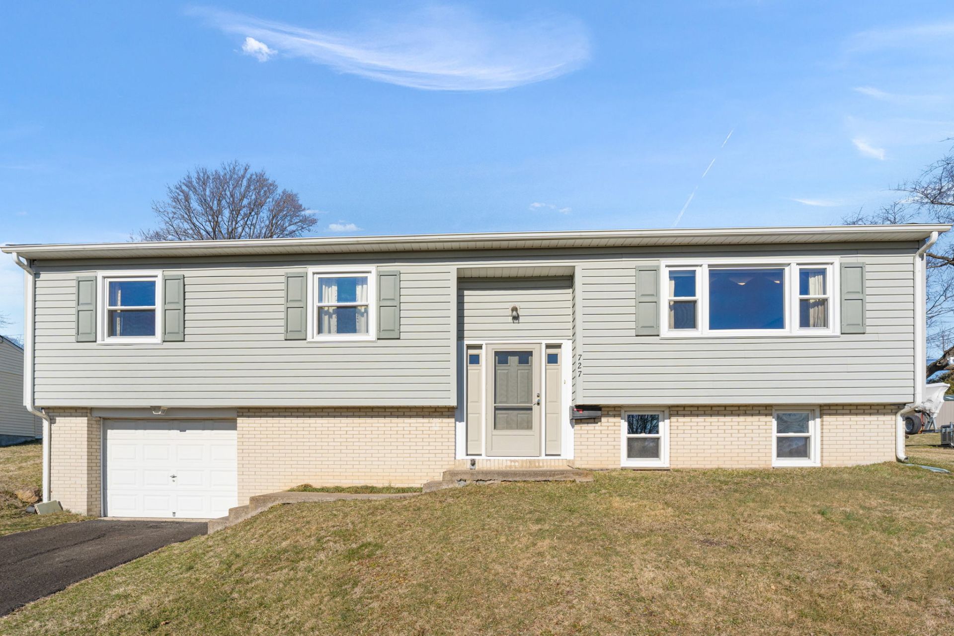 727 OVERLOOK DRIVE WARMINSTER