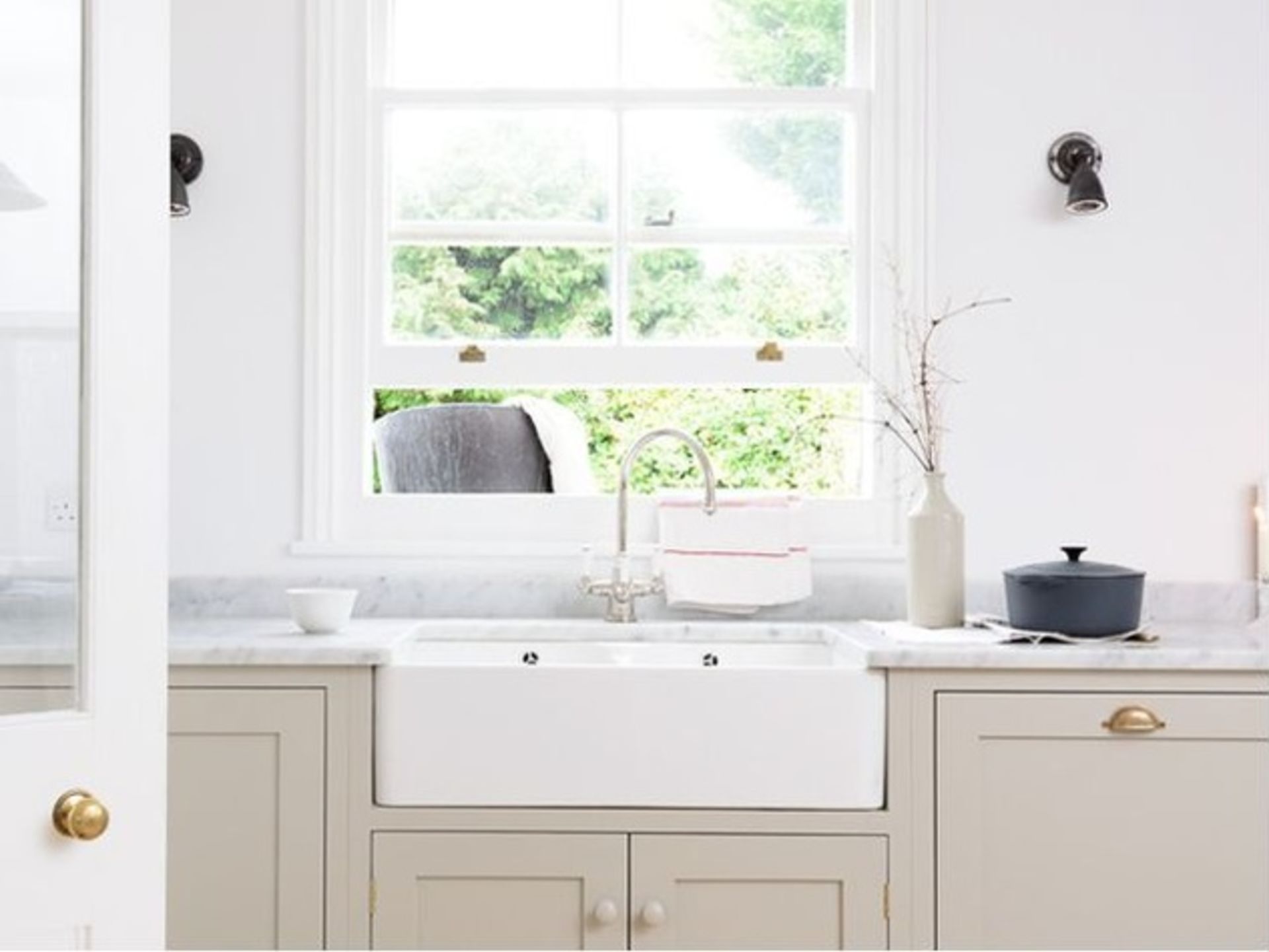 13 Essentials for a Charming Farmhouse-Style Kitchen