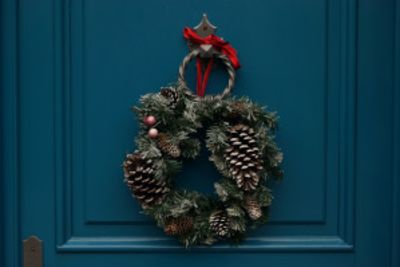 How to Decorate For The Holidays While Selling Your Home