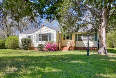 Adorable and Affordable Ranch in Murphy Estates
