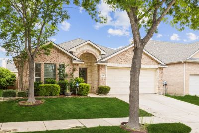 NEW Listing in Heartland! &#8211; 3-2-with Study! Super Cute!