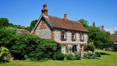 Buying an Old House? Be Prepared for These Surprises