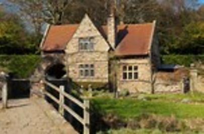 10 Things People Who Adore Old Houses Think when They First Walk Inside