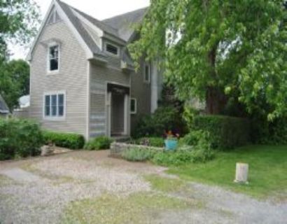 WINTER RENTAL EAST MATUNUCK, RI $2,200 PER MONTH