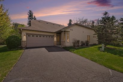 New on Market and Open House Sat/Sun, May 2/3 from 12:00-2:00pm – Maplewood Townhome!